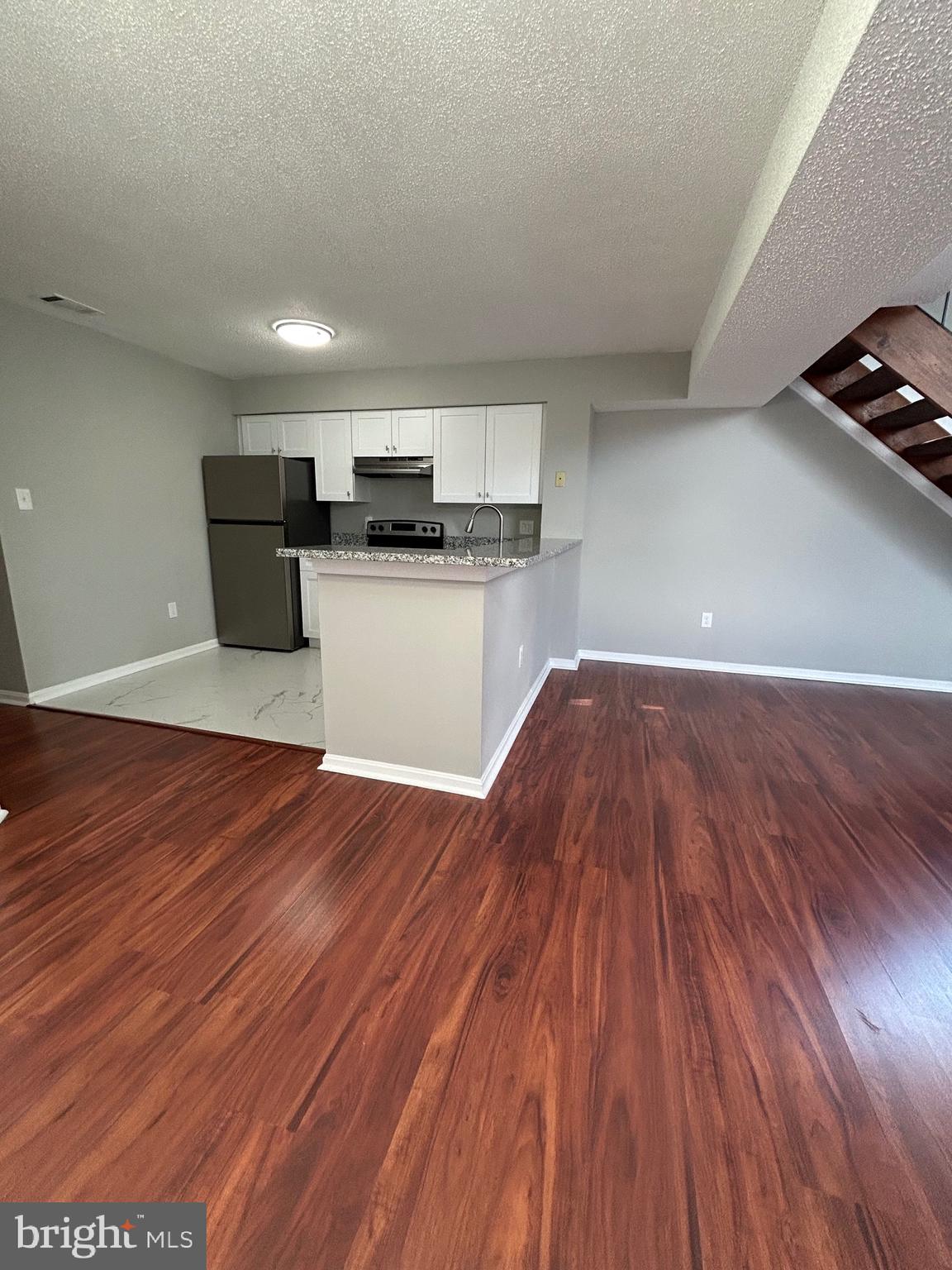 Real estate listing preview #9