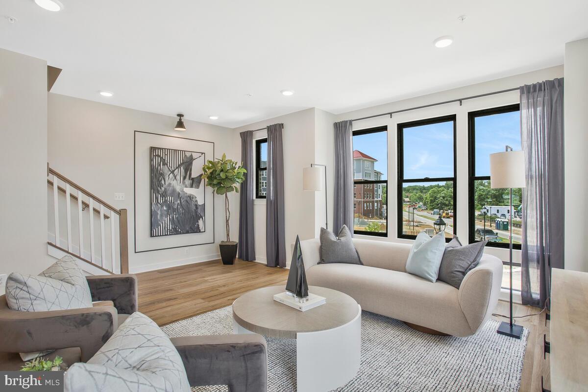 Real estate listing preview #4