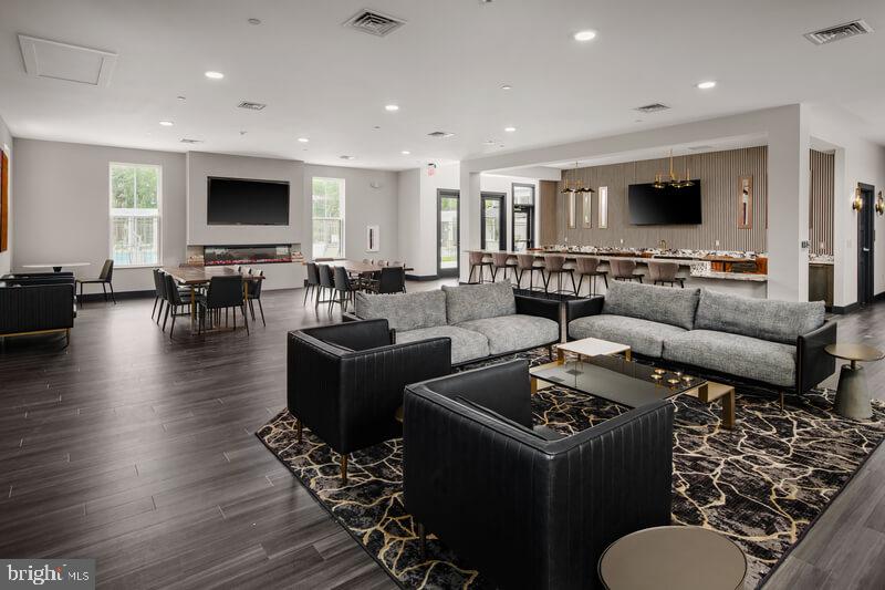 Real estate listing preview #17