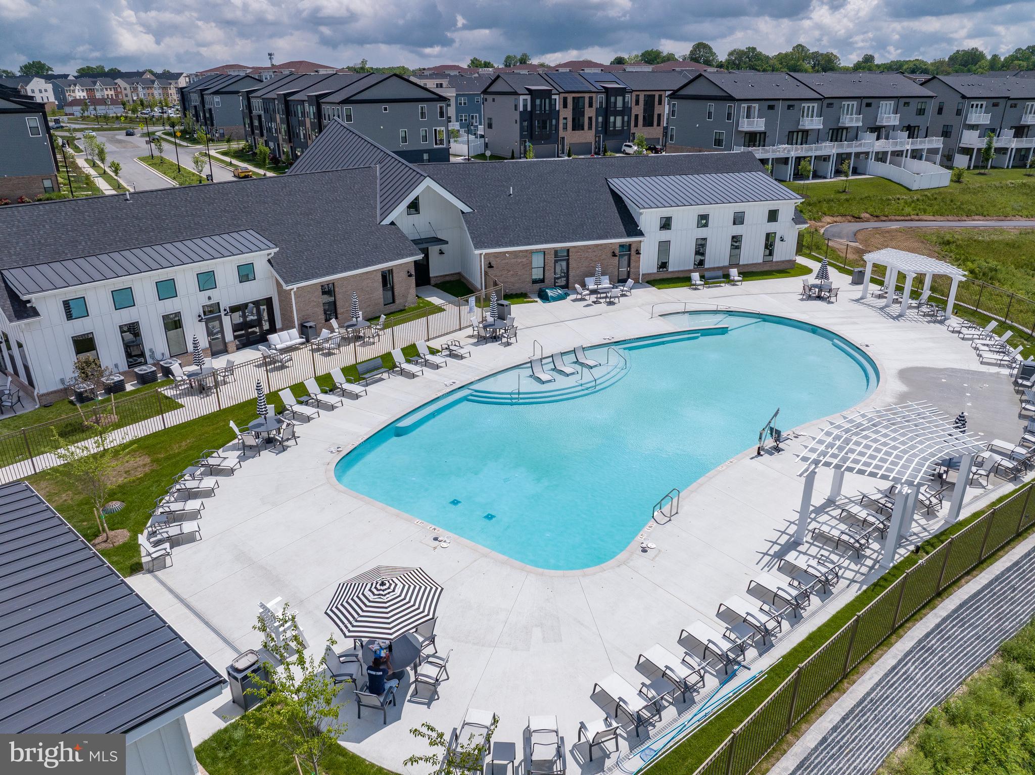 Real estate listing preview #14