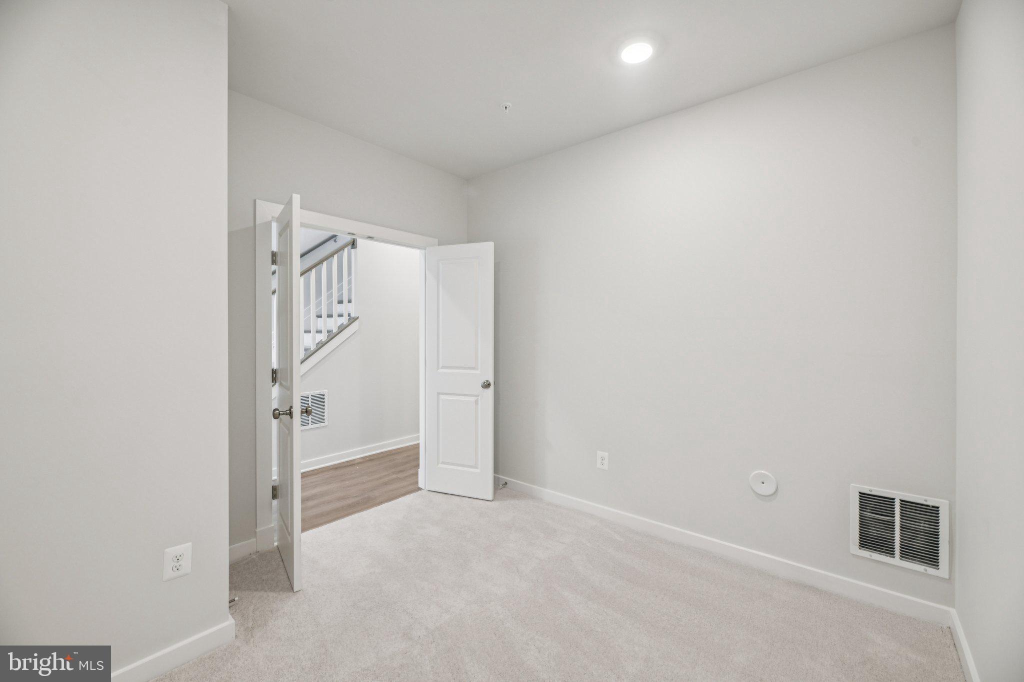 Real estate listing preview #34