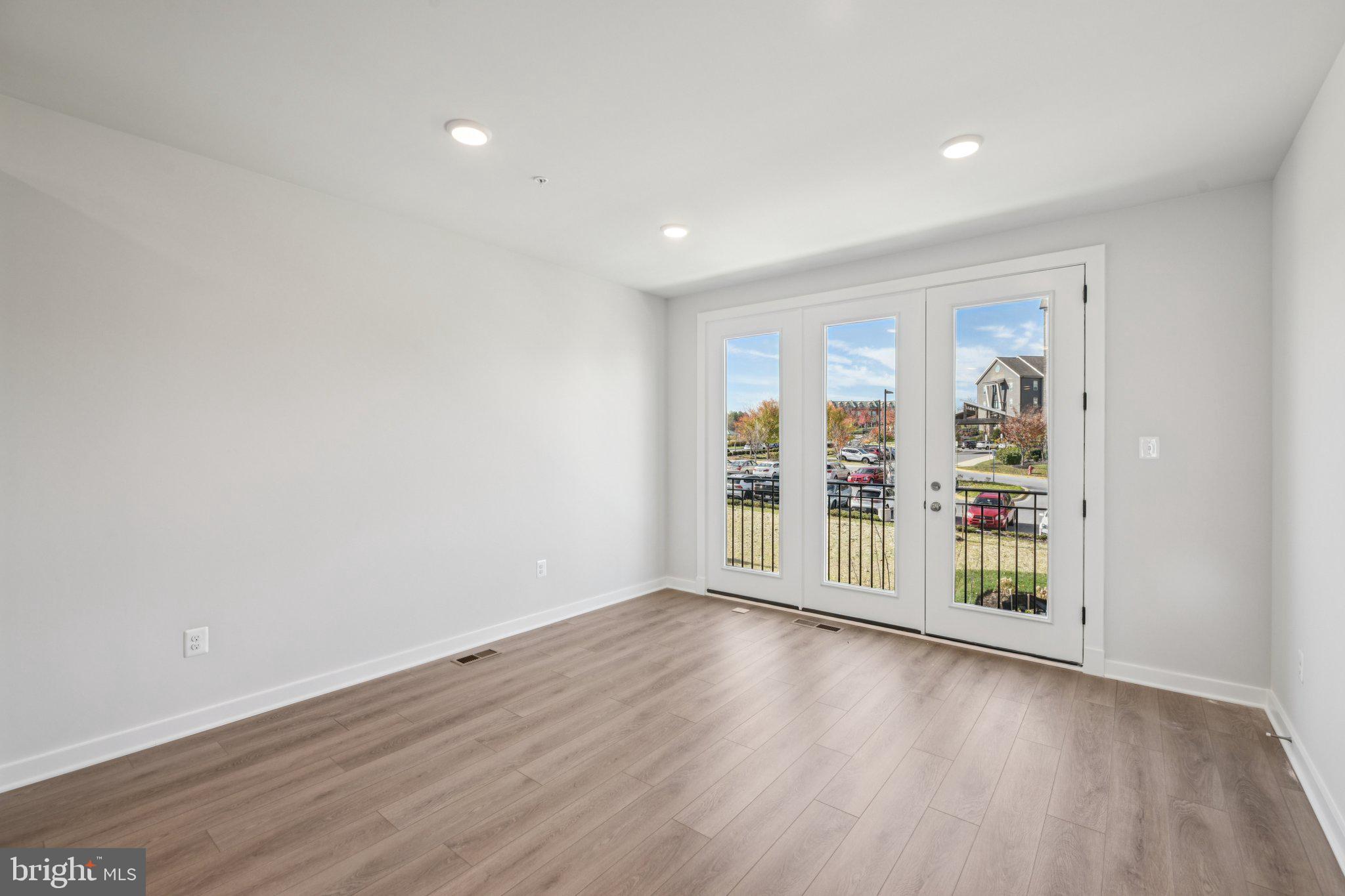 Real estate listing preview #12