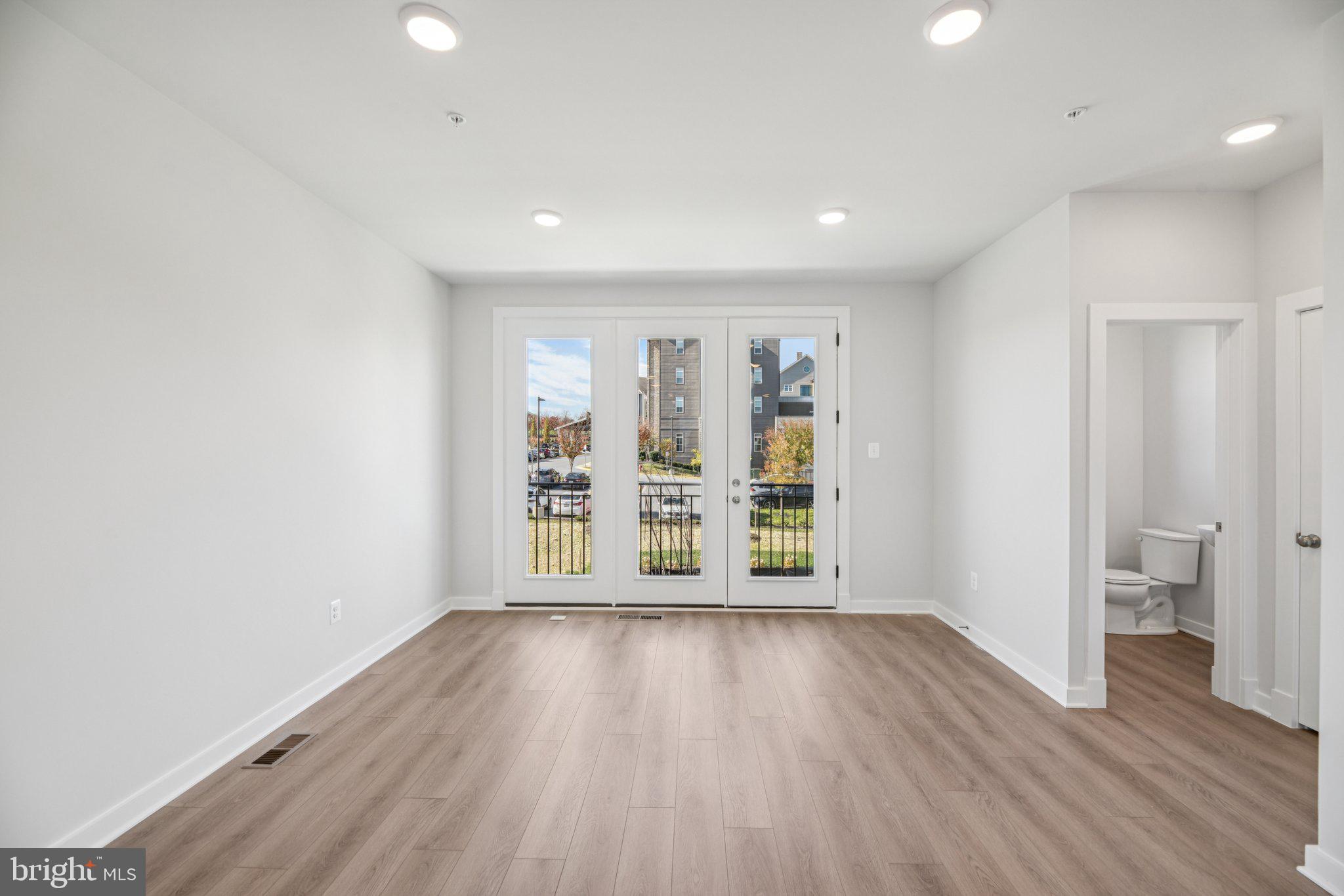 Real estate listing preview #14