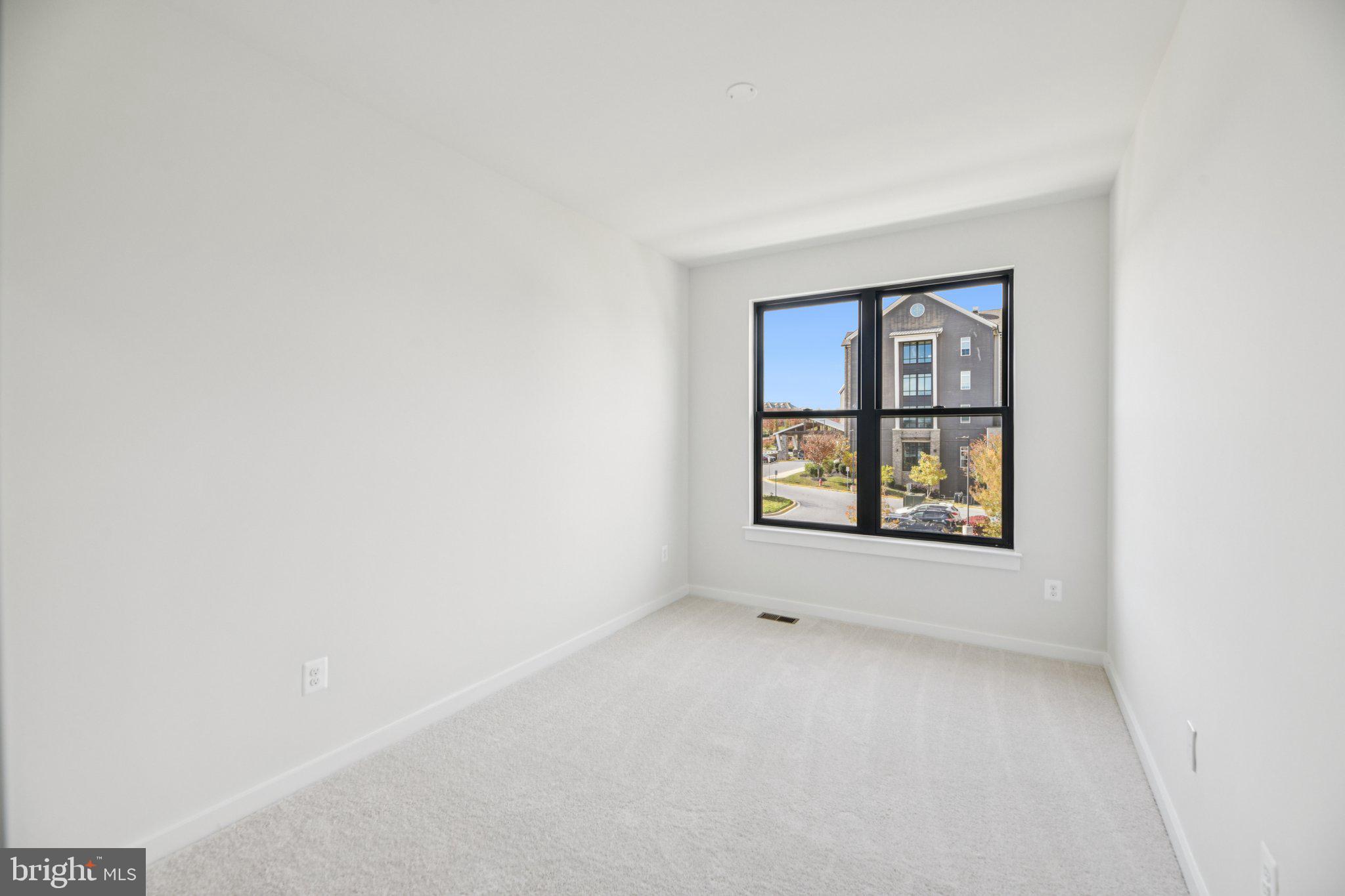 Real estate listing preview #16