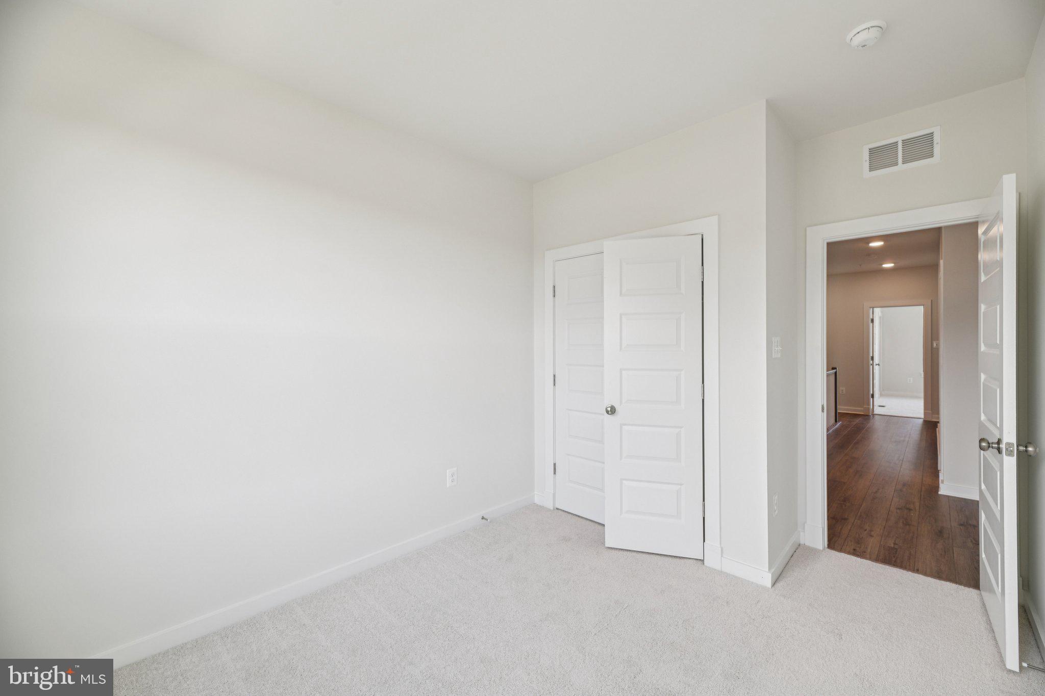 Real estate listing preview #14