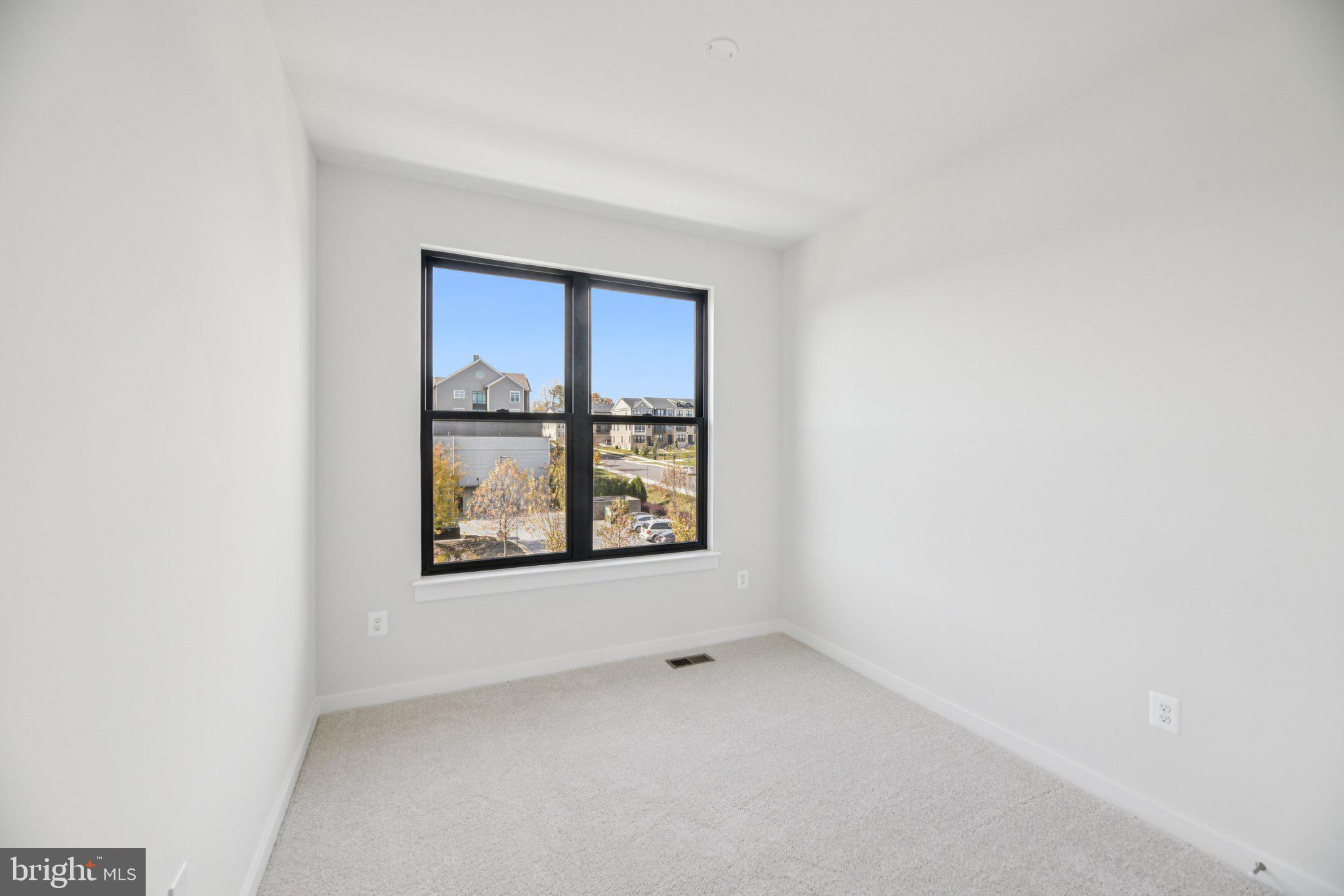 Real estate listing preview #15