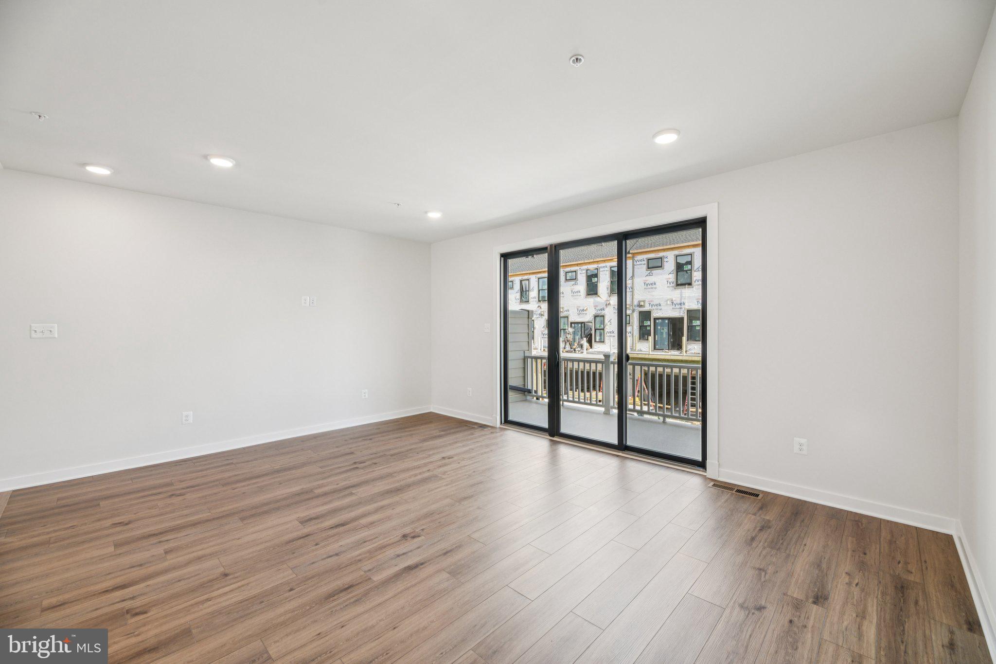 Real estate listing preview #8