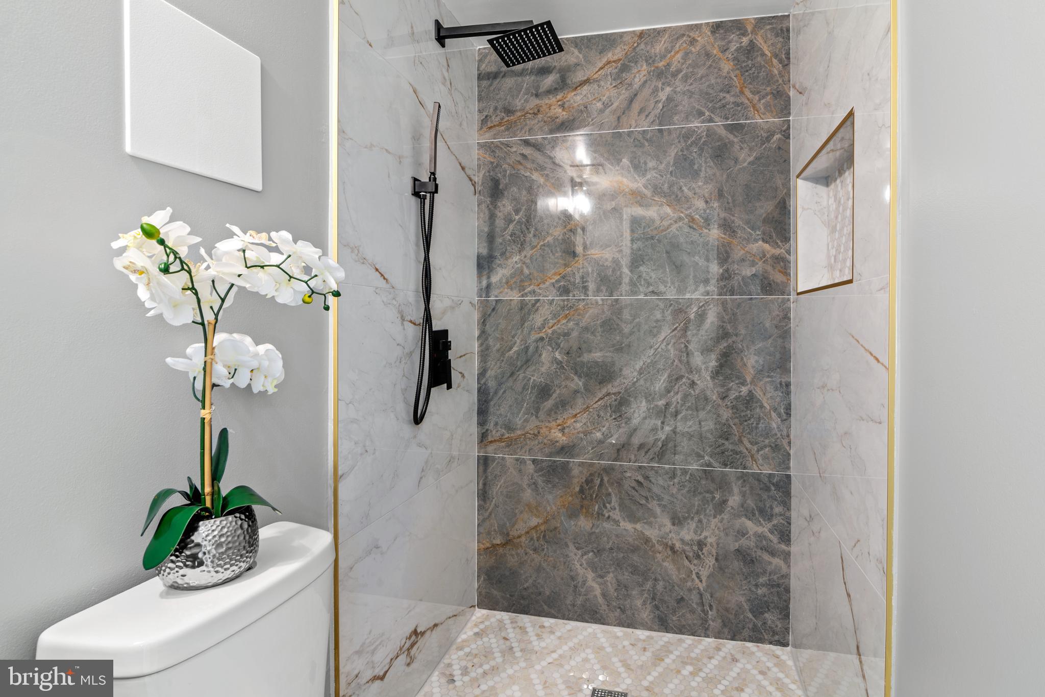 Real estate listing preview #8