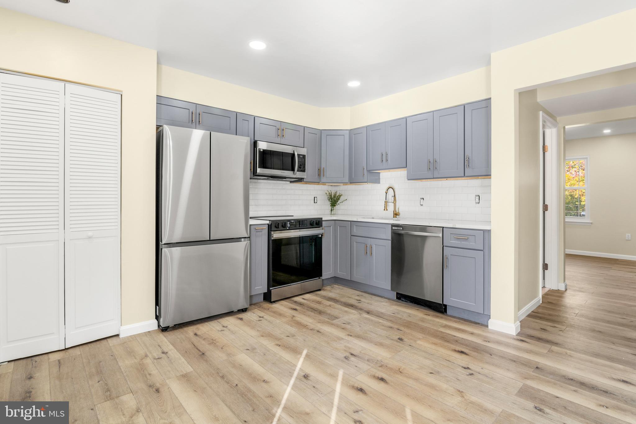 Real estate listing preview #6