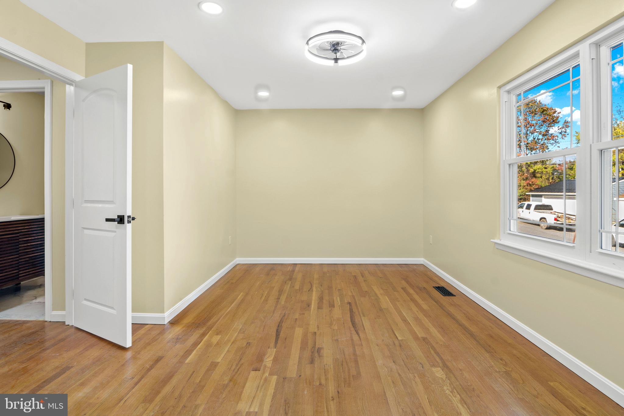 Real estate listing preview #17