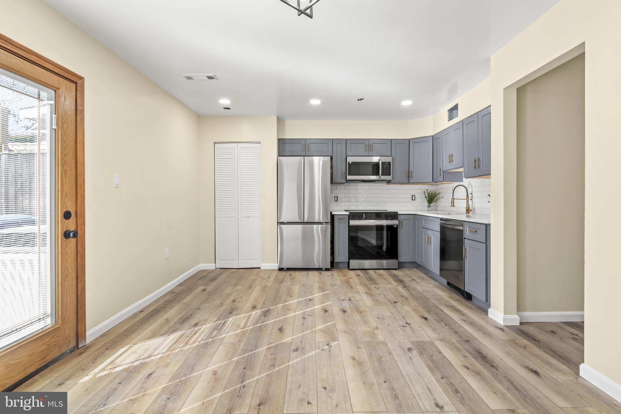 Real estate listing preview #4