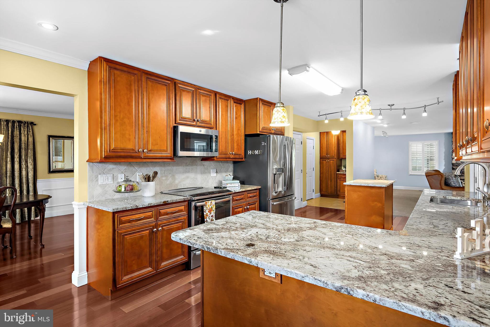 Real estate listing preview #11