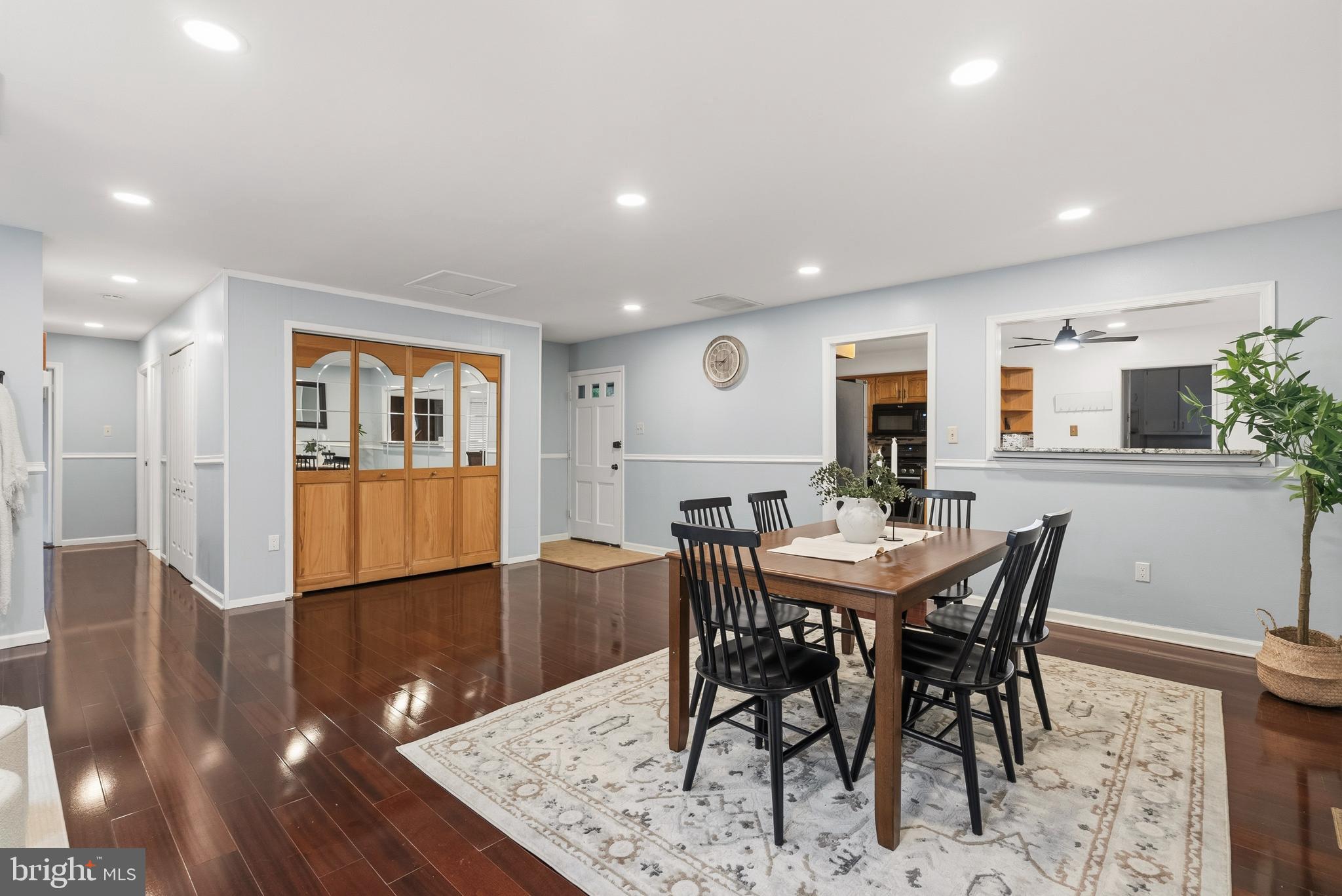 Real estate listing preview #8