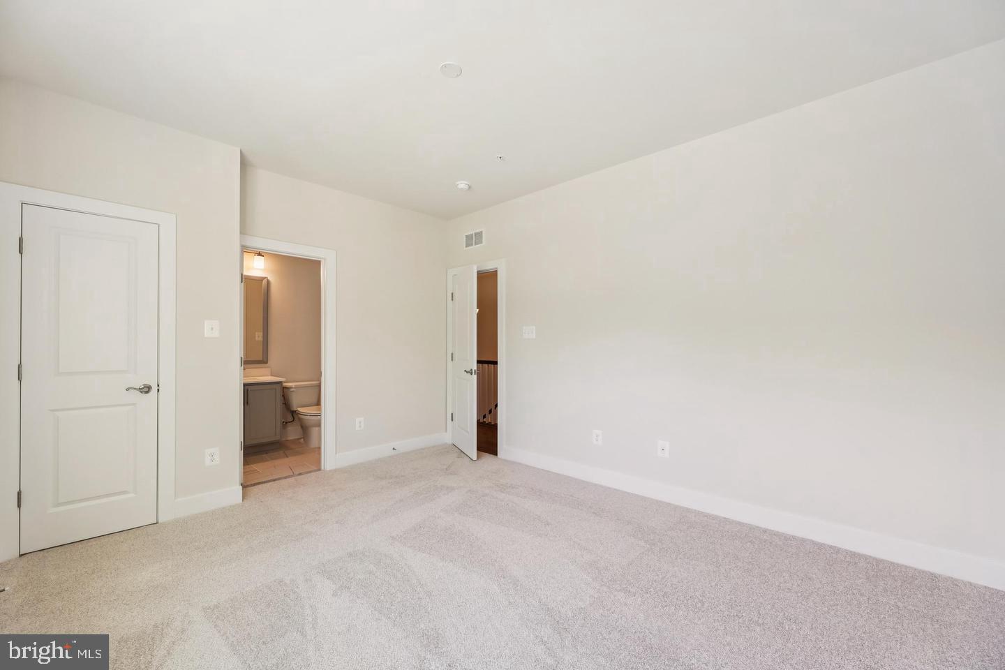 Real estate listing preview #32