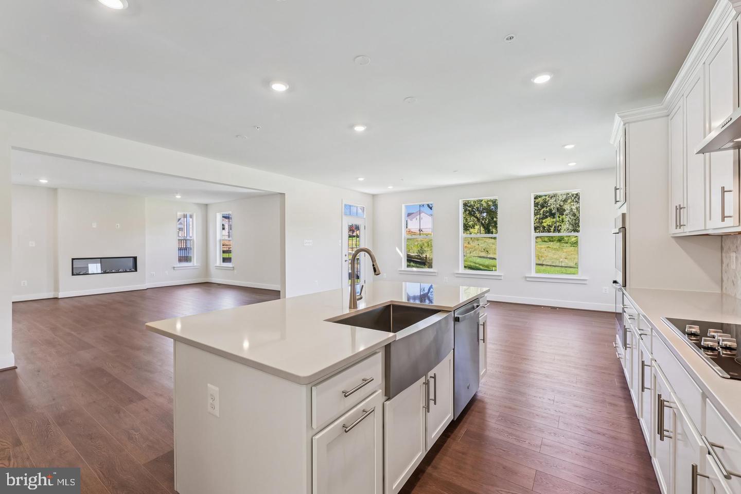 Real estate listing preview #6