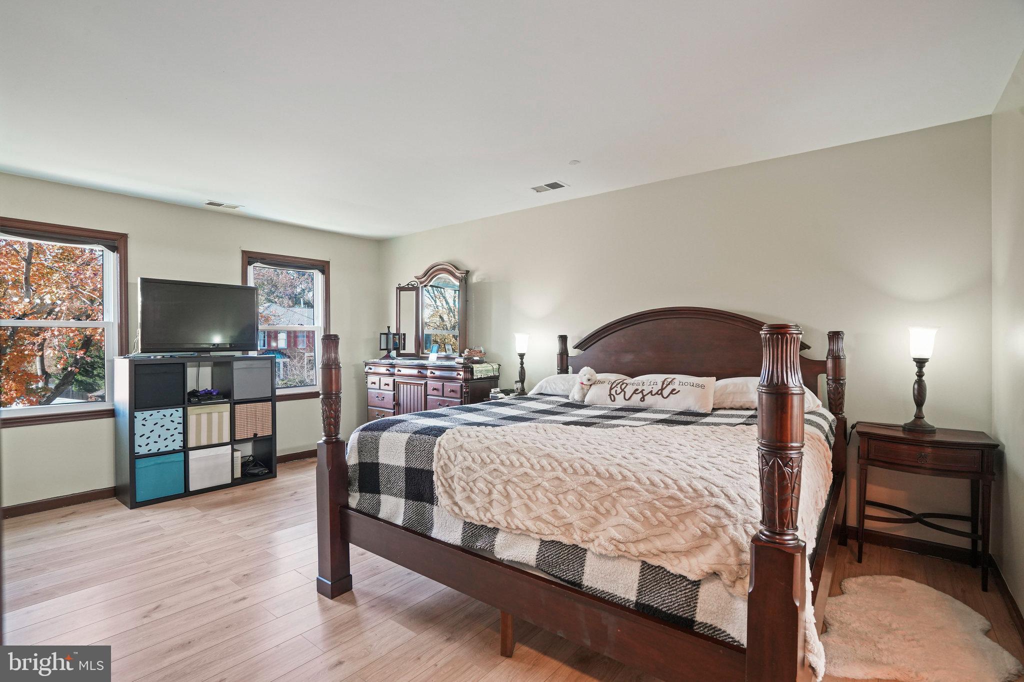 Real estate listing preview #12