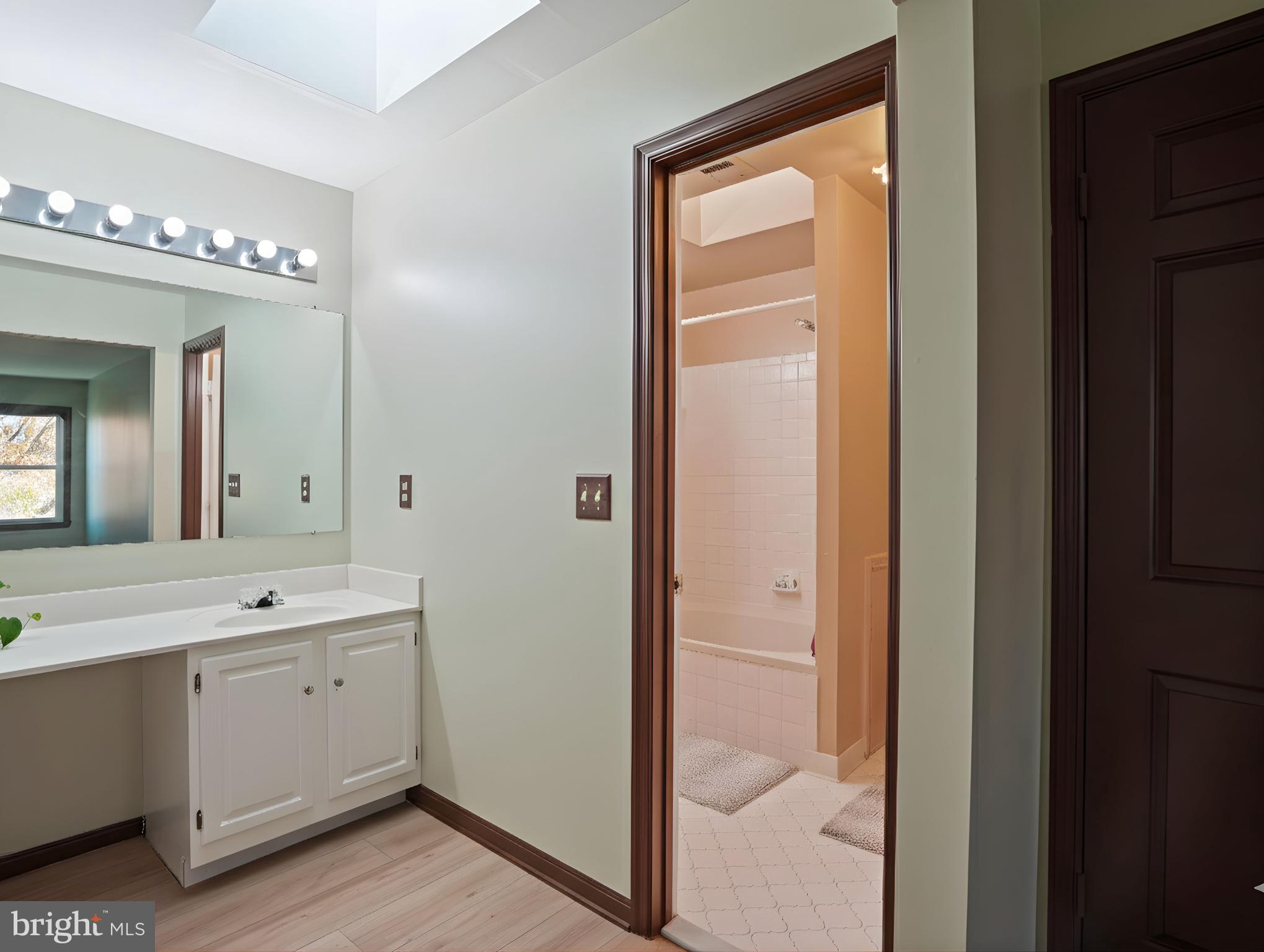 Real estate listing preview #14