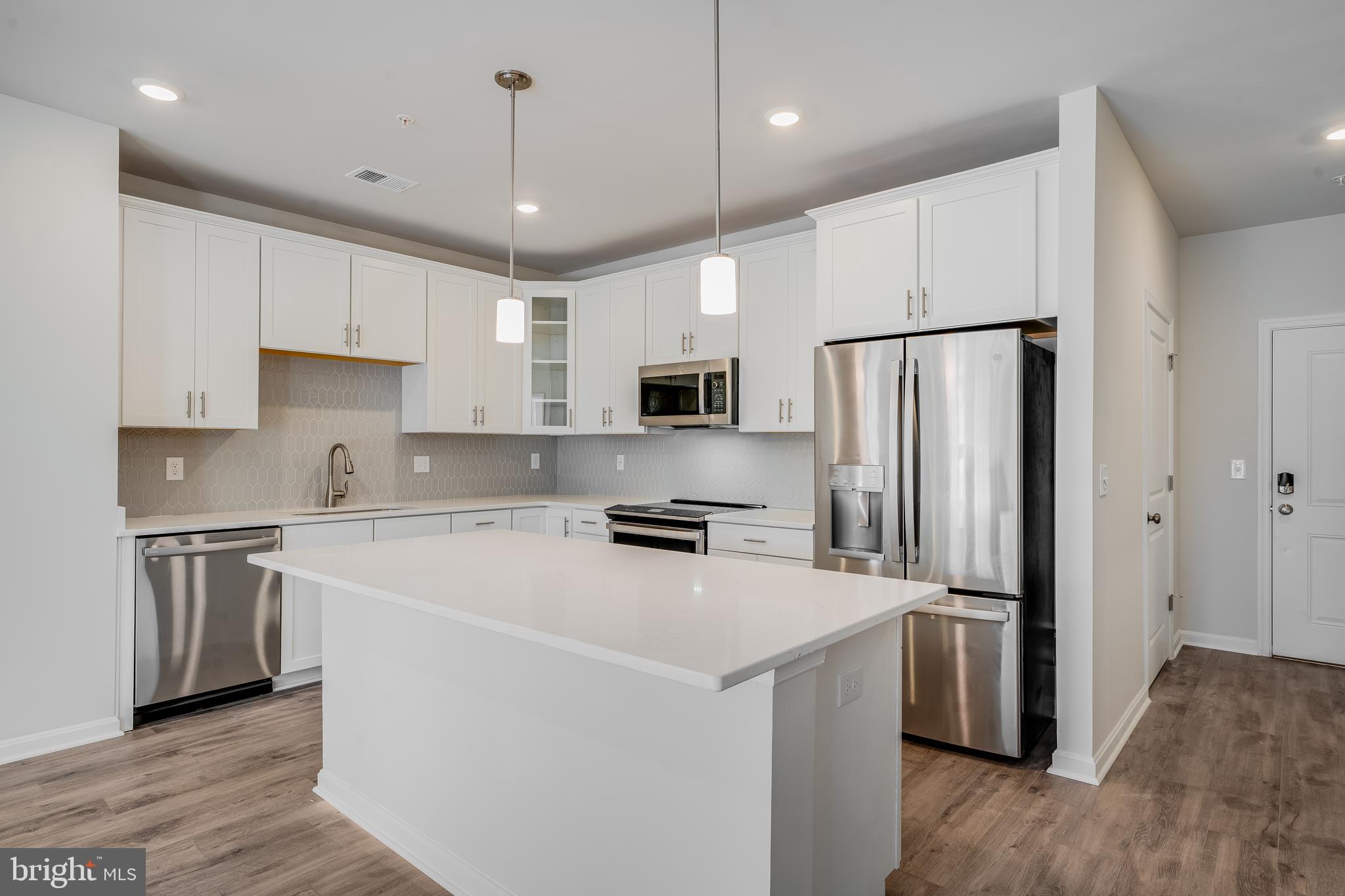 Real estate listing preview #2