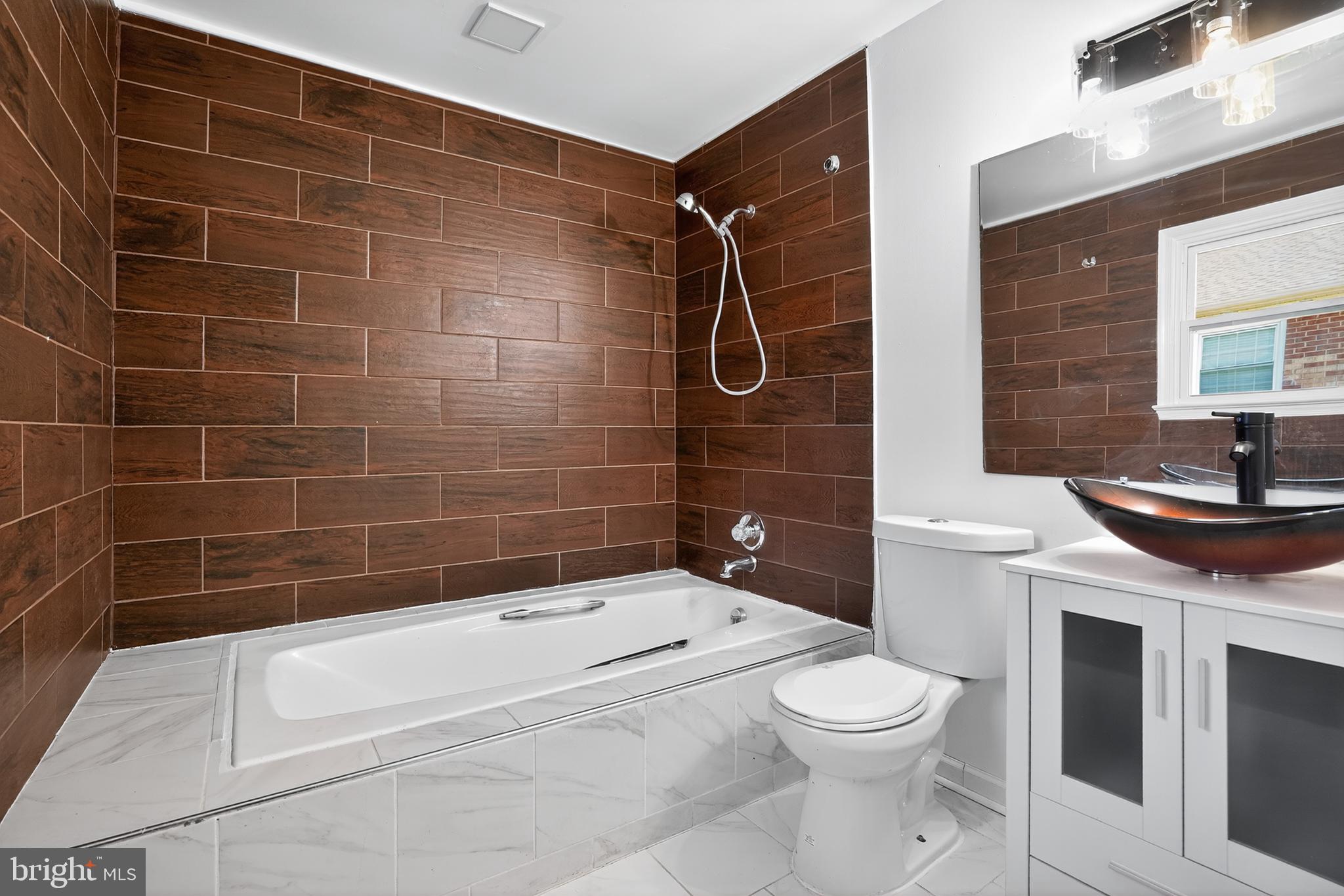 Real estate listing preview #14