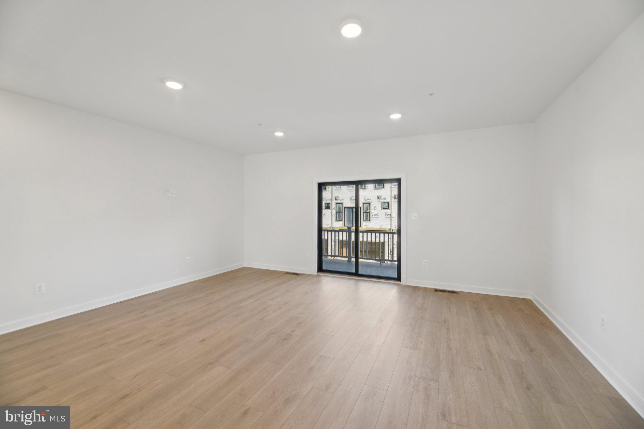 Real estate listing preview #12