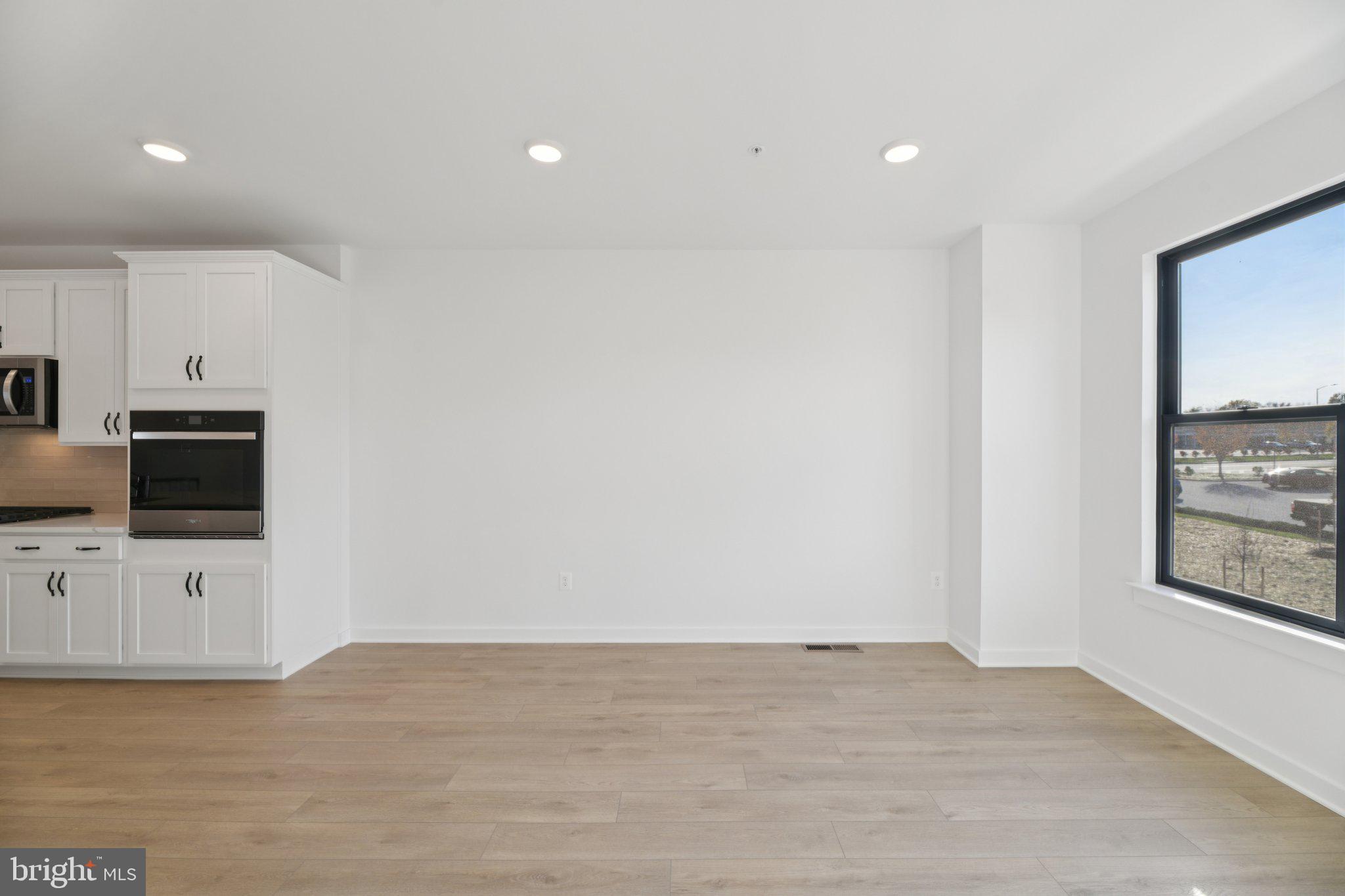 Real estate listing preview #11