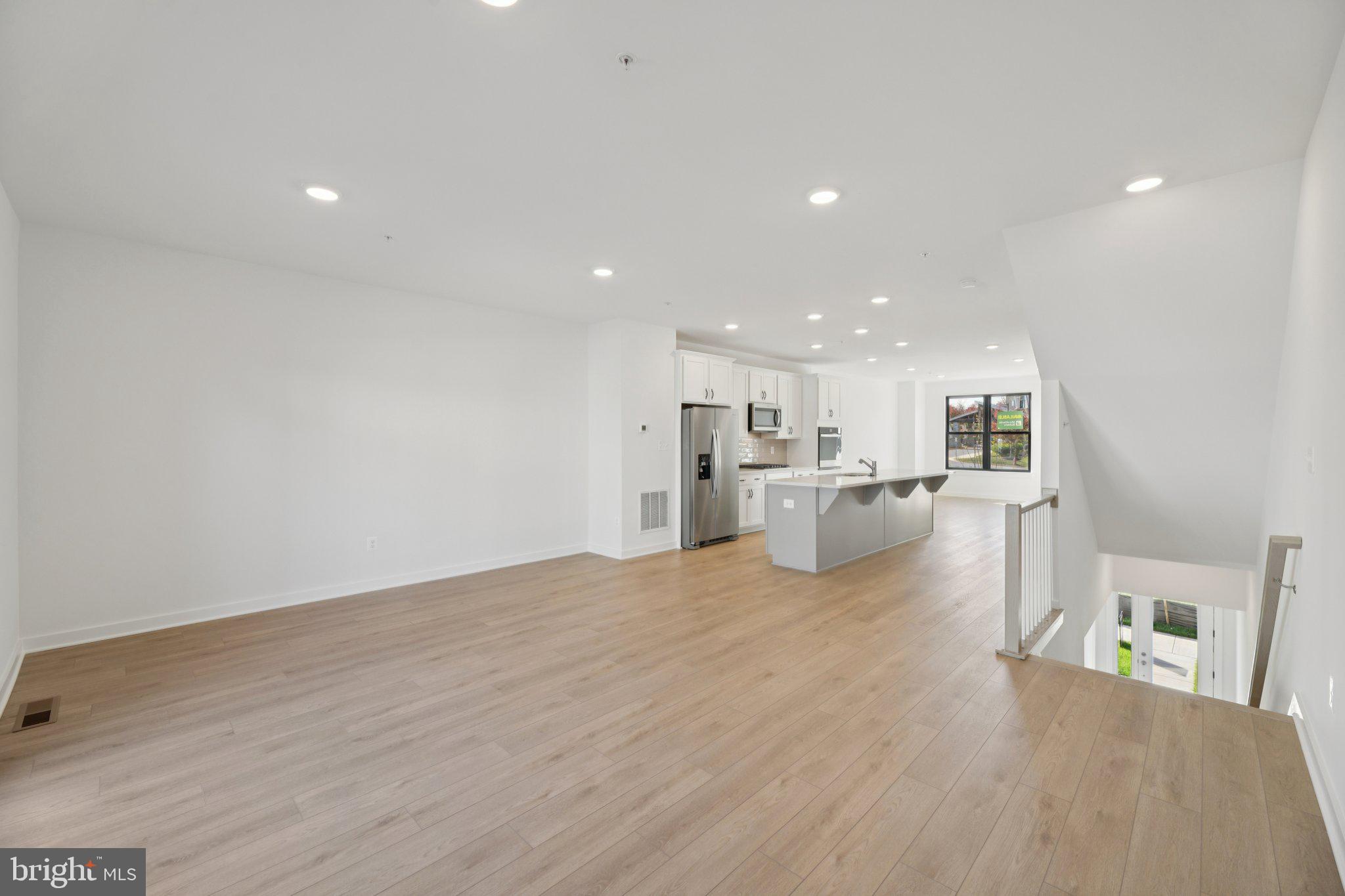 Real estate listing preview #8