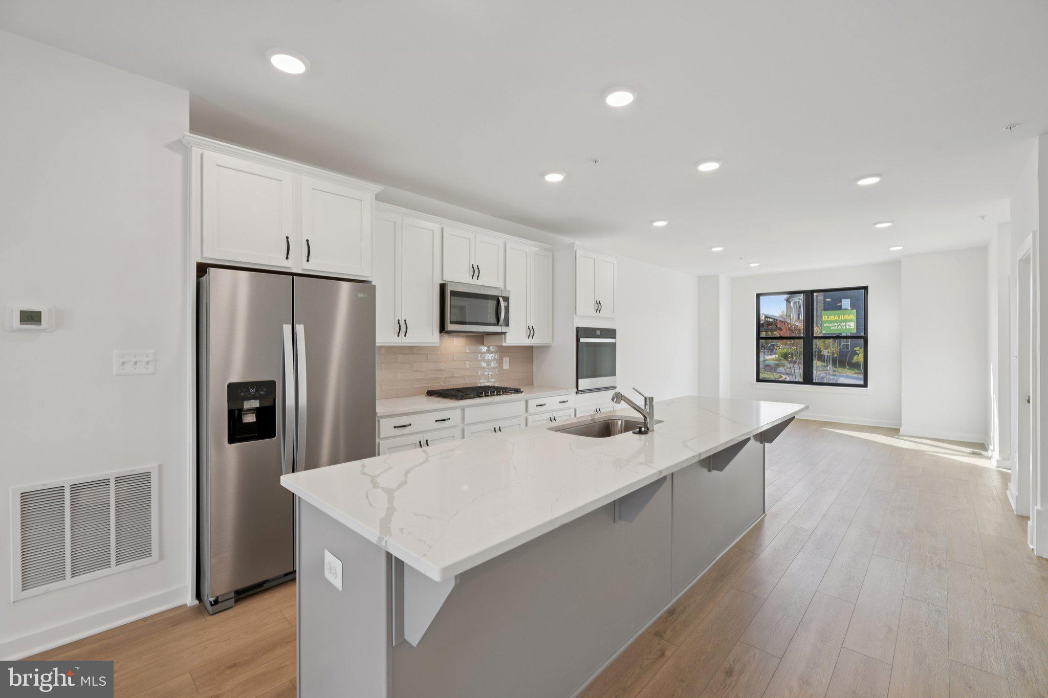 Real estate listing preview #3