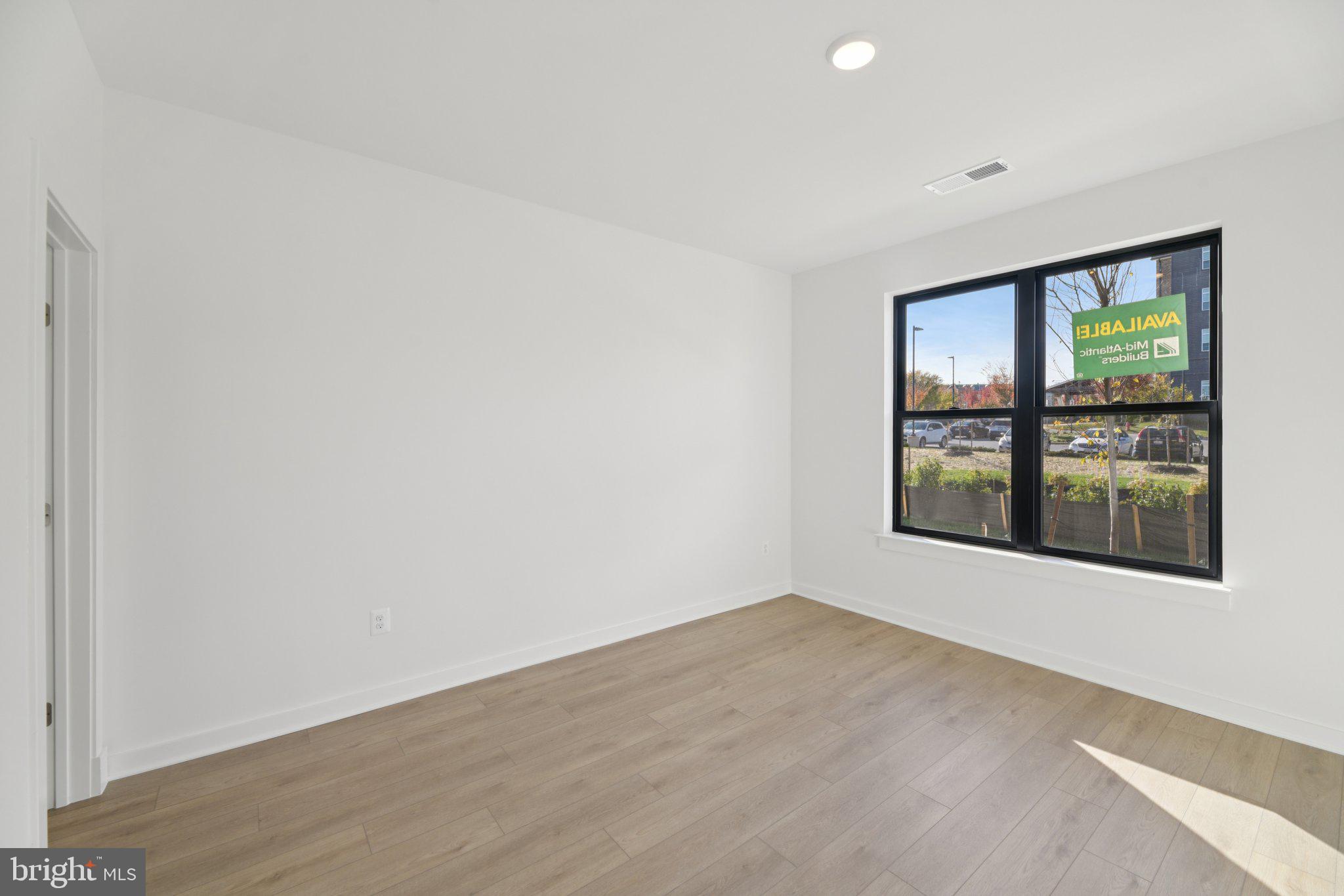 Real estate listing preview #16