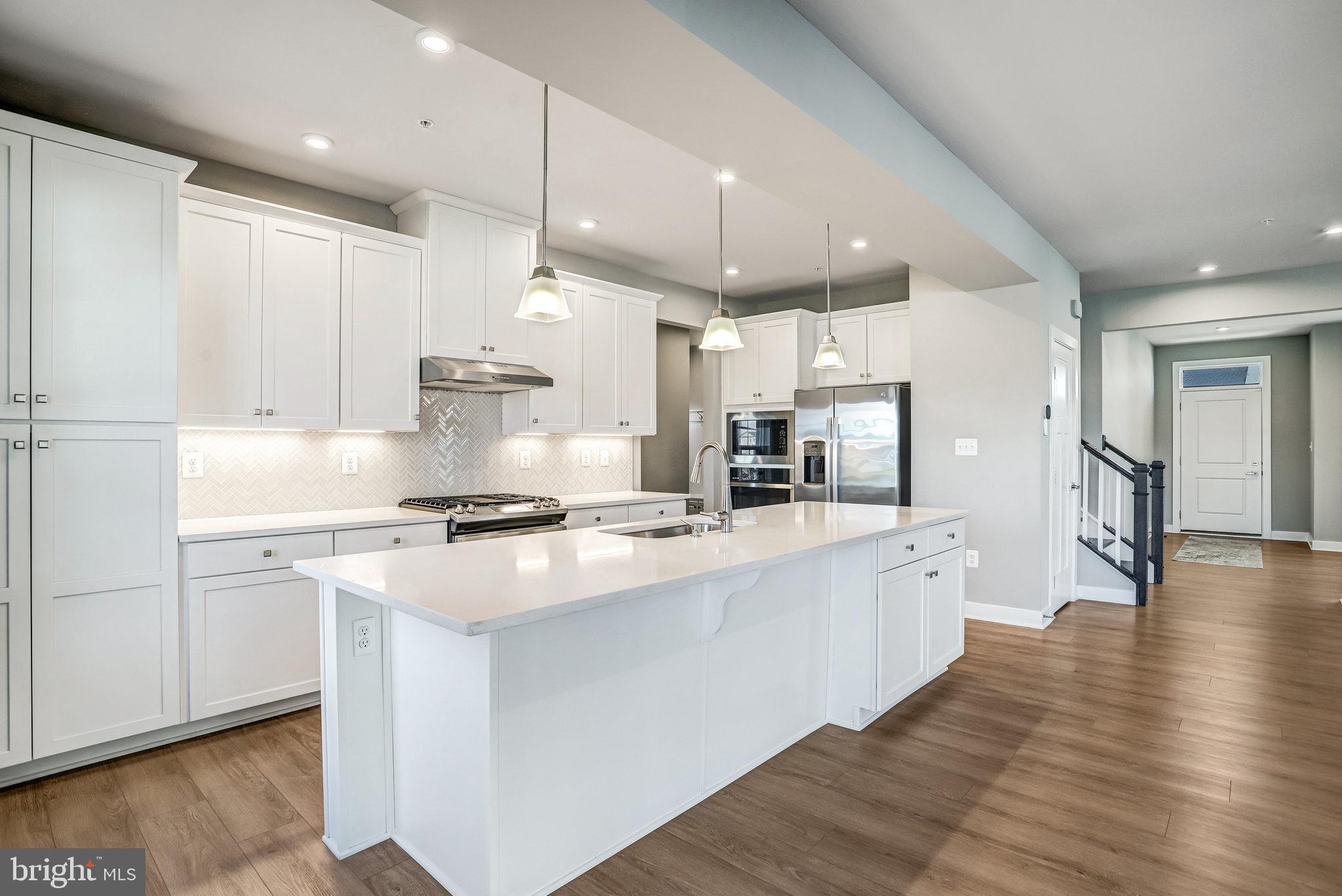 Real estate listing preview #2