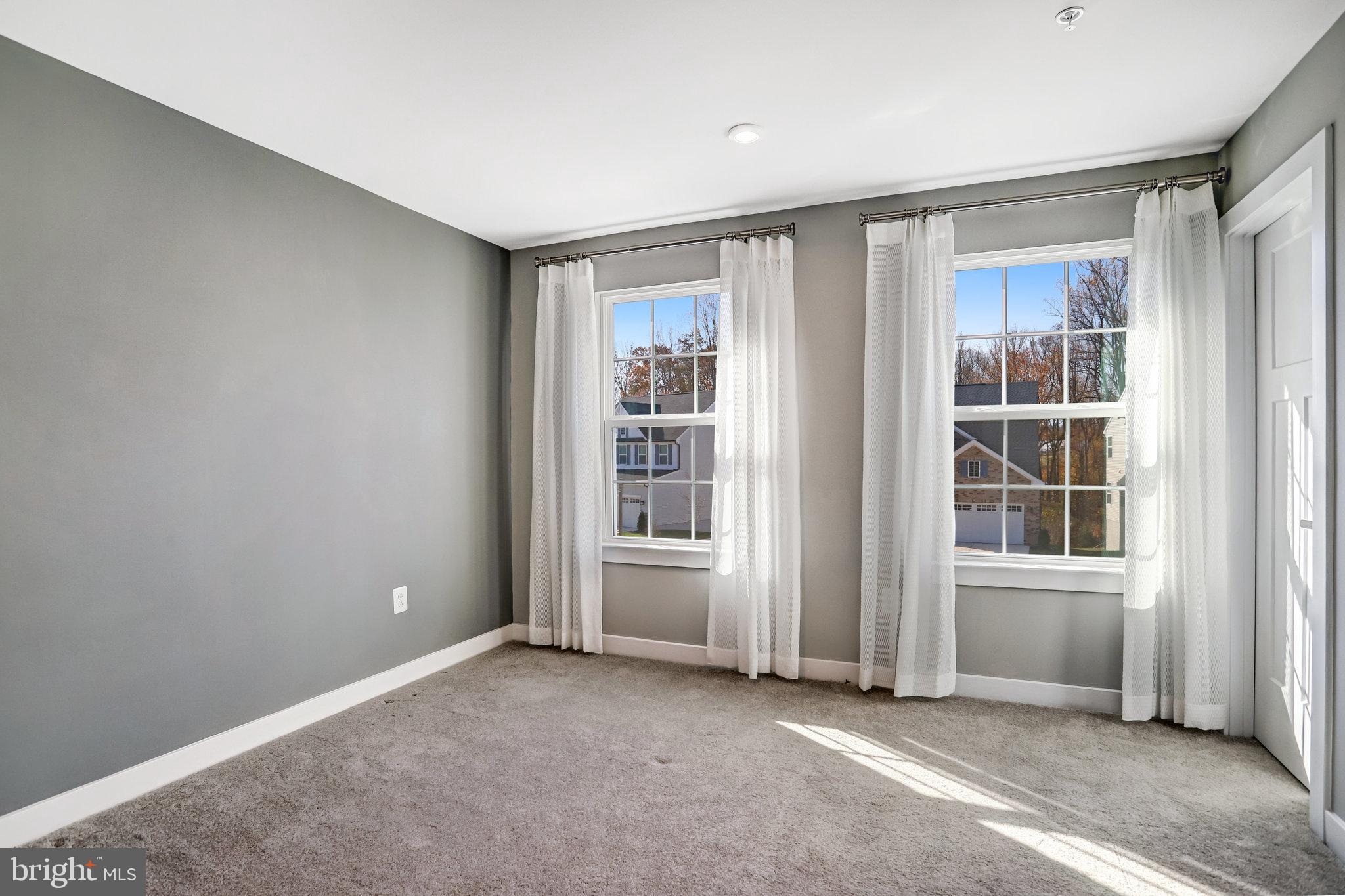 Real estate listing preview #16