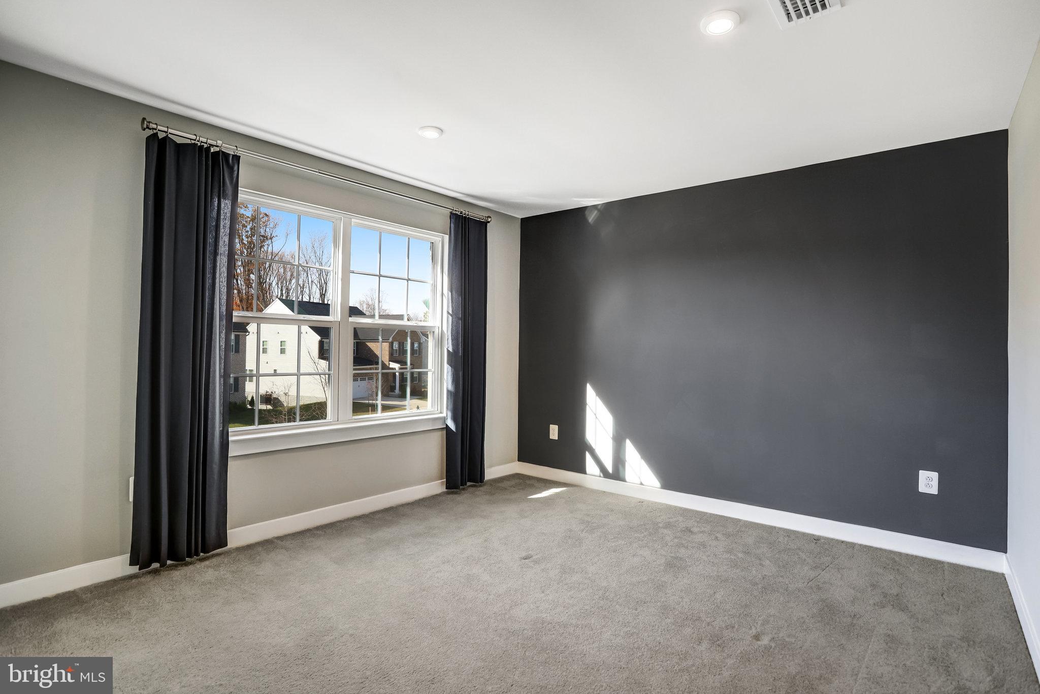 Real estate listing preview #14