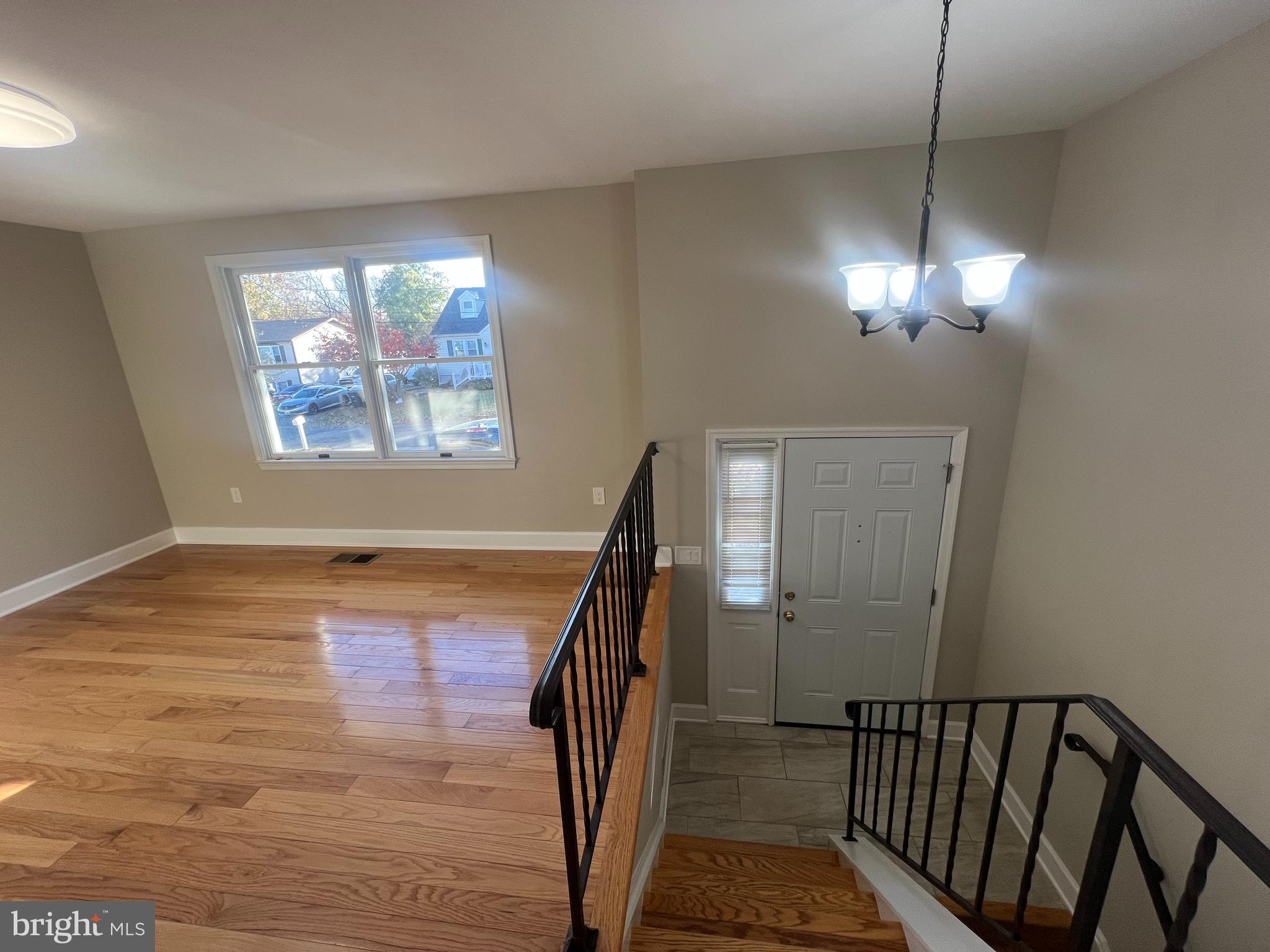 Real estate listing preview #12