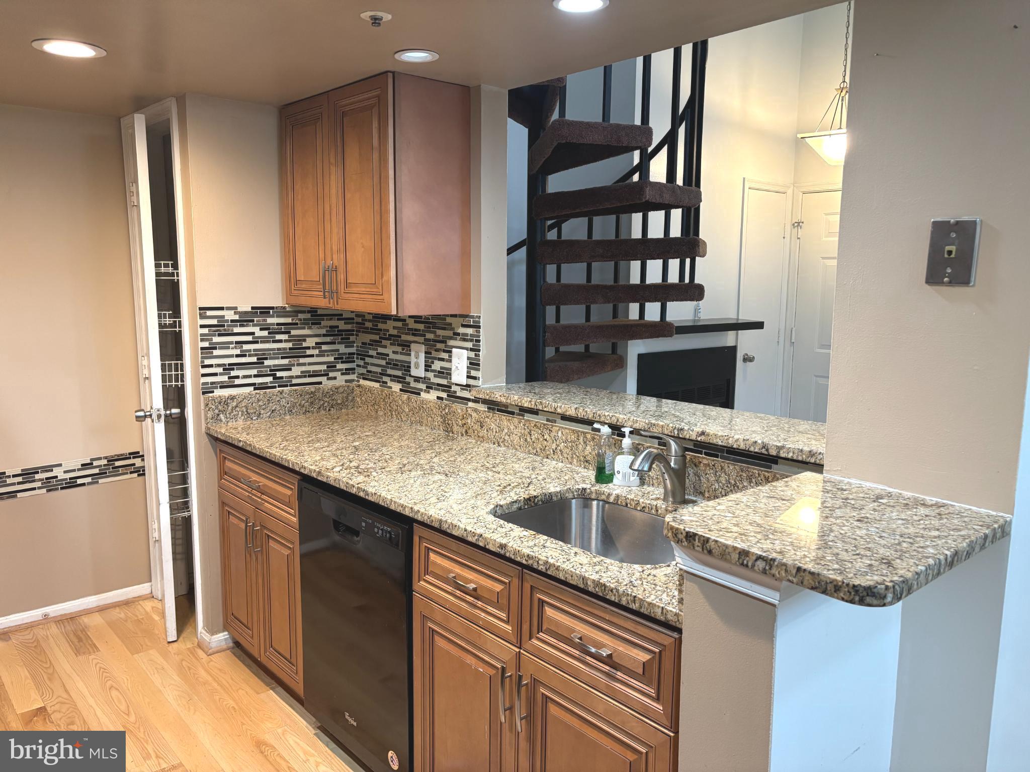 Real estate listing preview #12