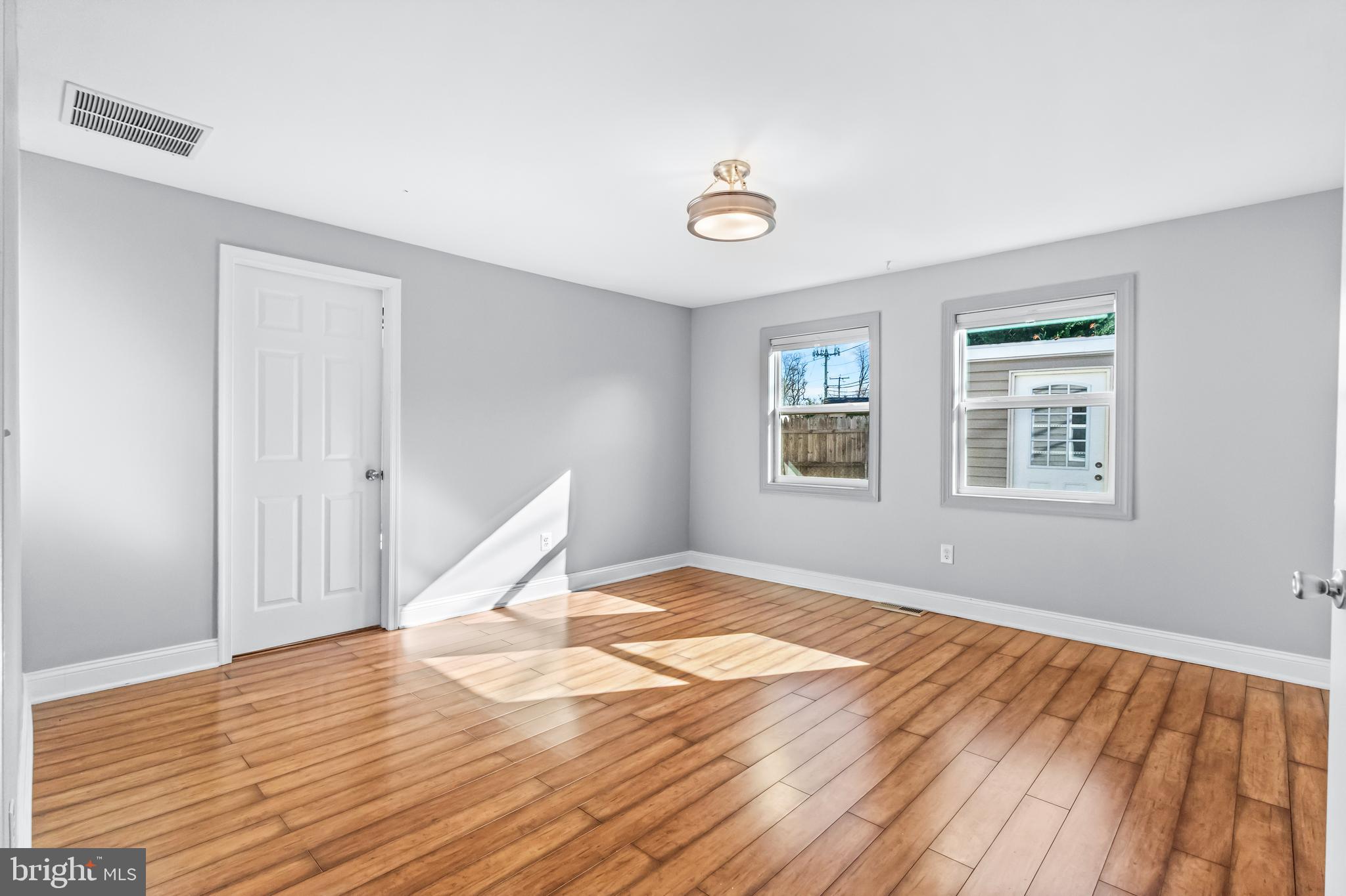 Real estate listing preview #14