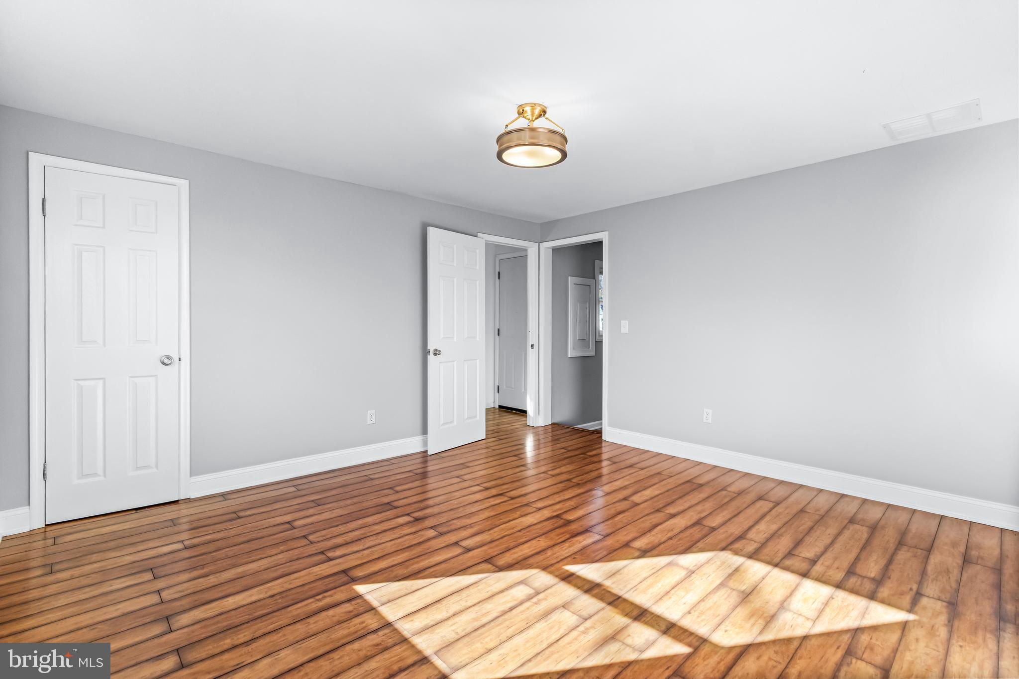 Real estate listing preview #16