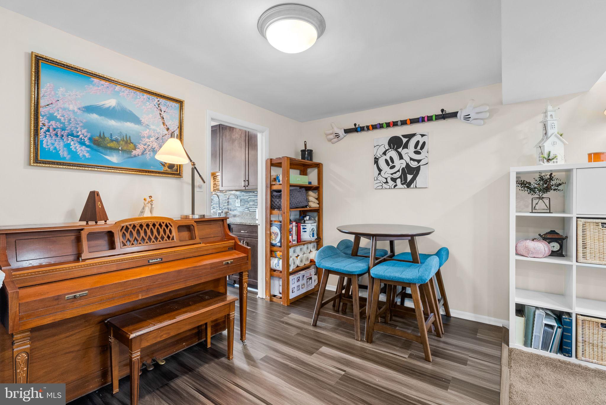 Real estate listing preview #8