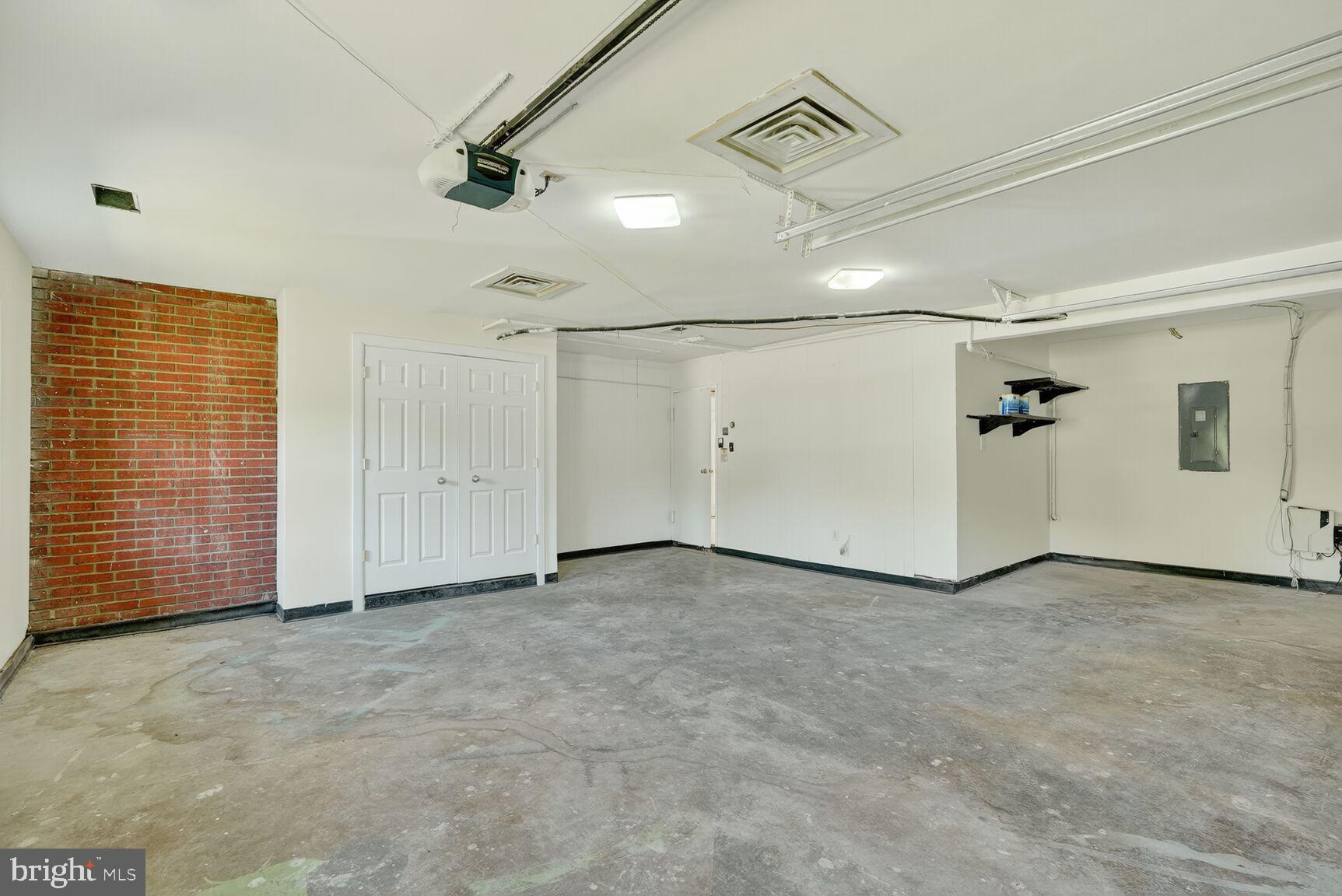 Real estate listing preview #24