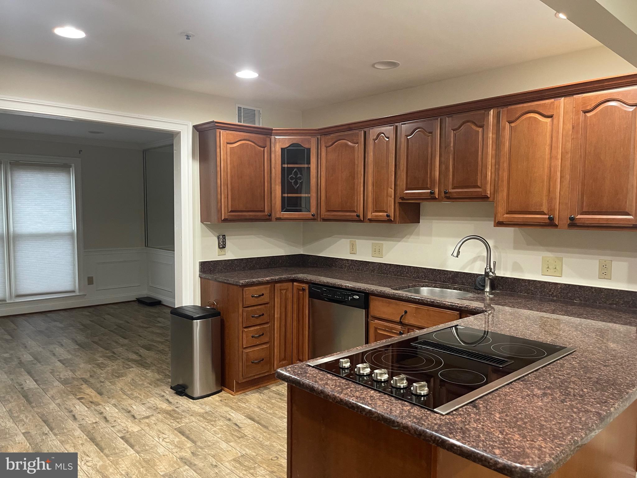 Real estate listing preview #14