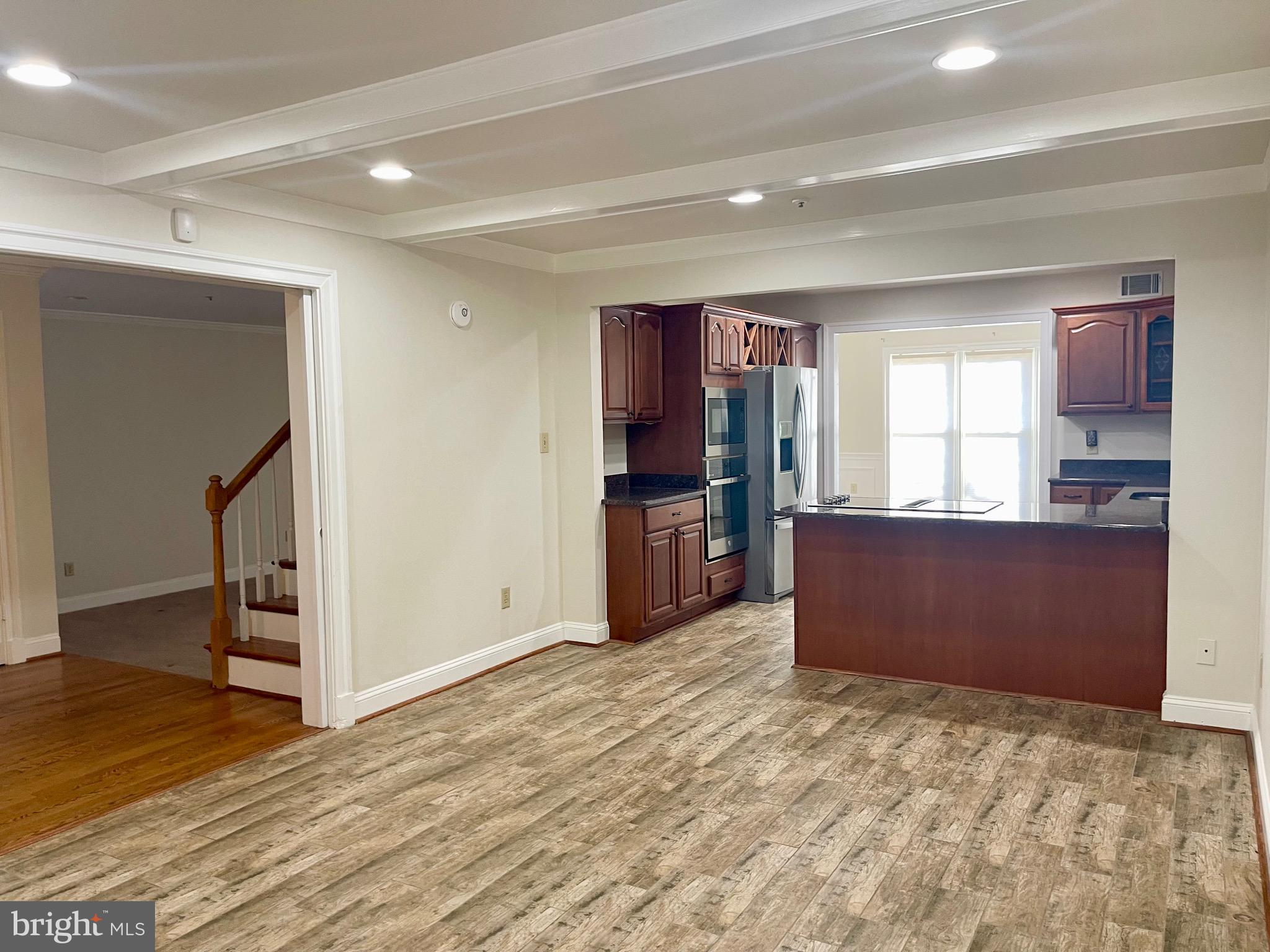 Real estate listing preview #12