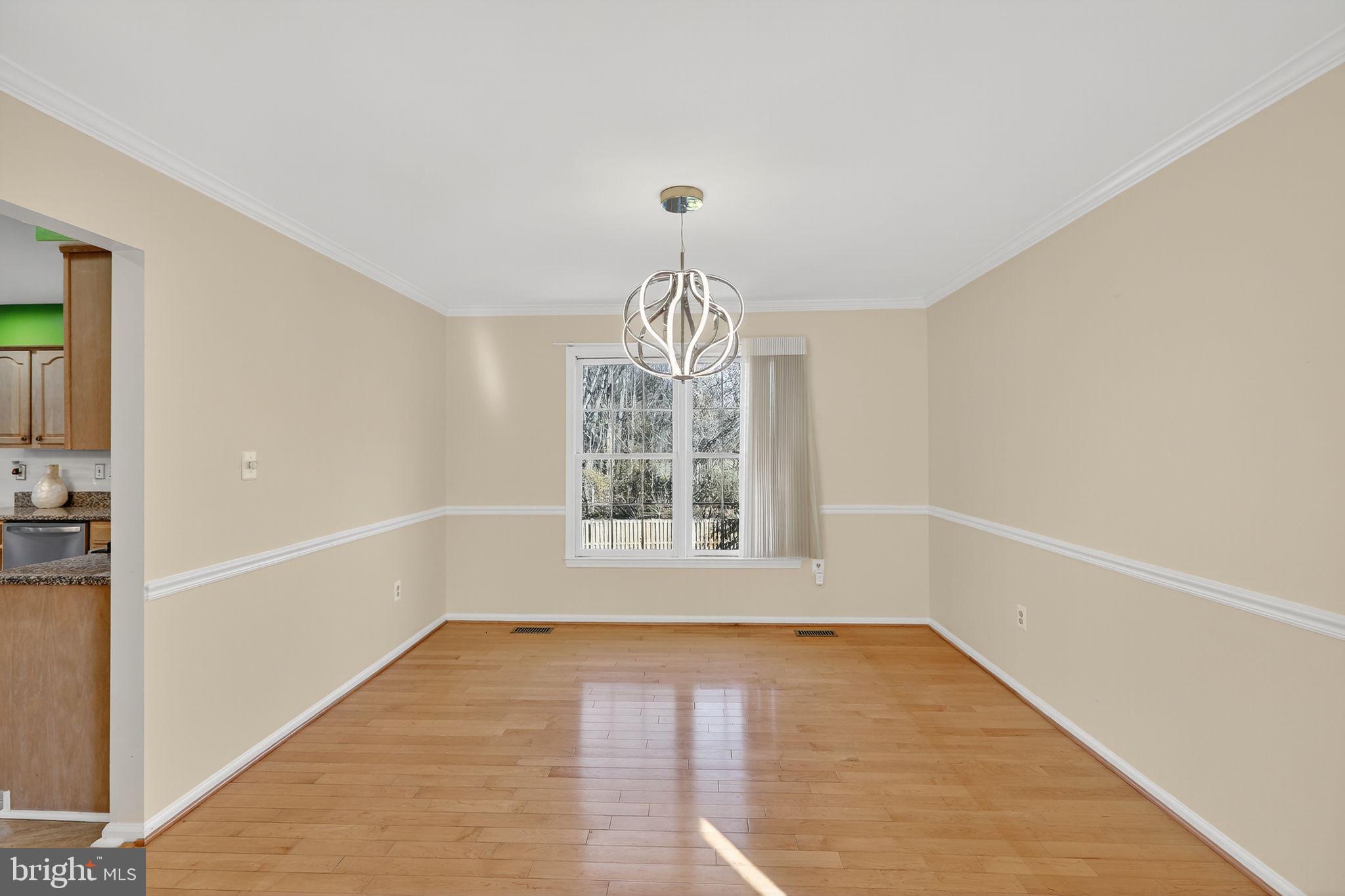 Real estate listing preview #9