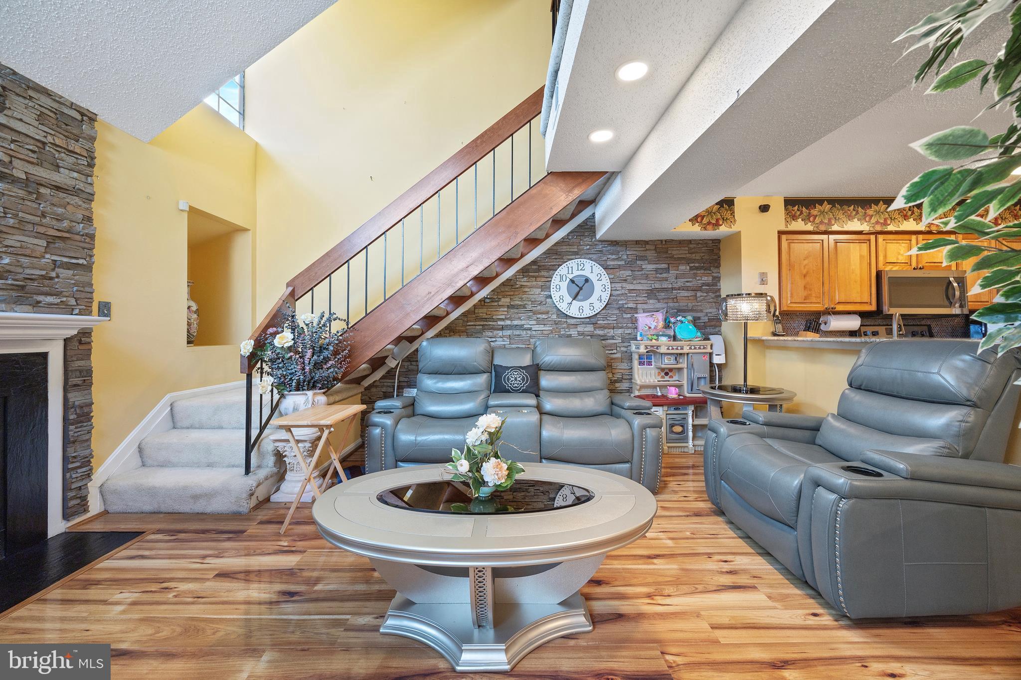 Real estate listing preview #6