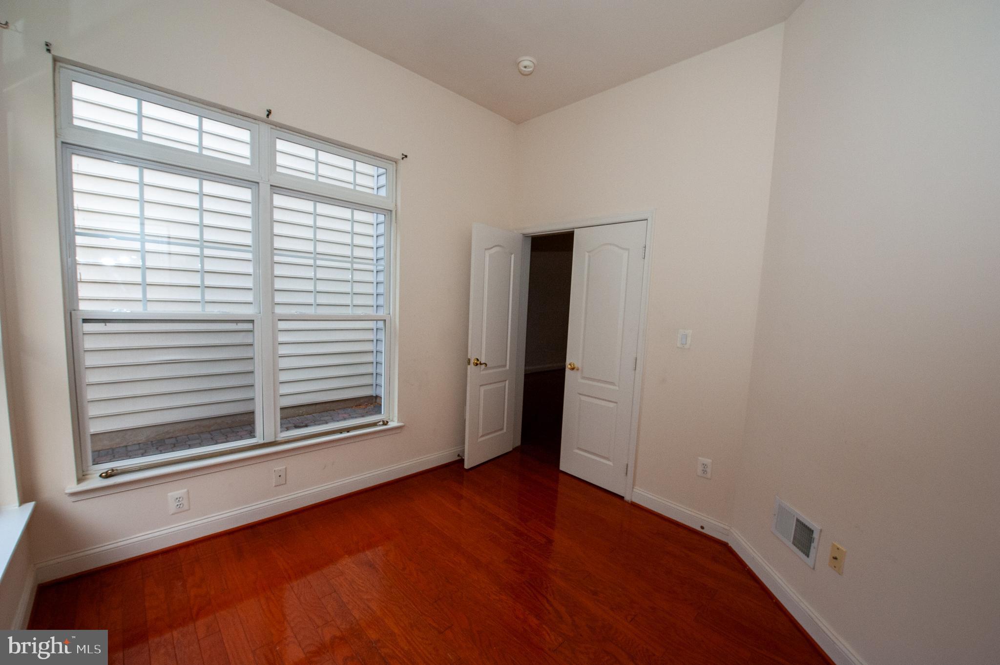 Real estate listing preview #8