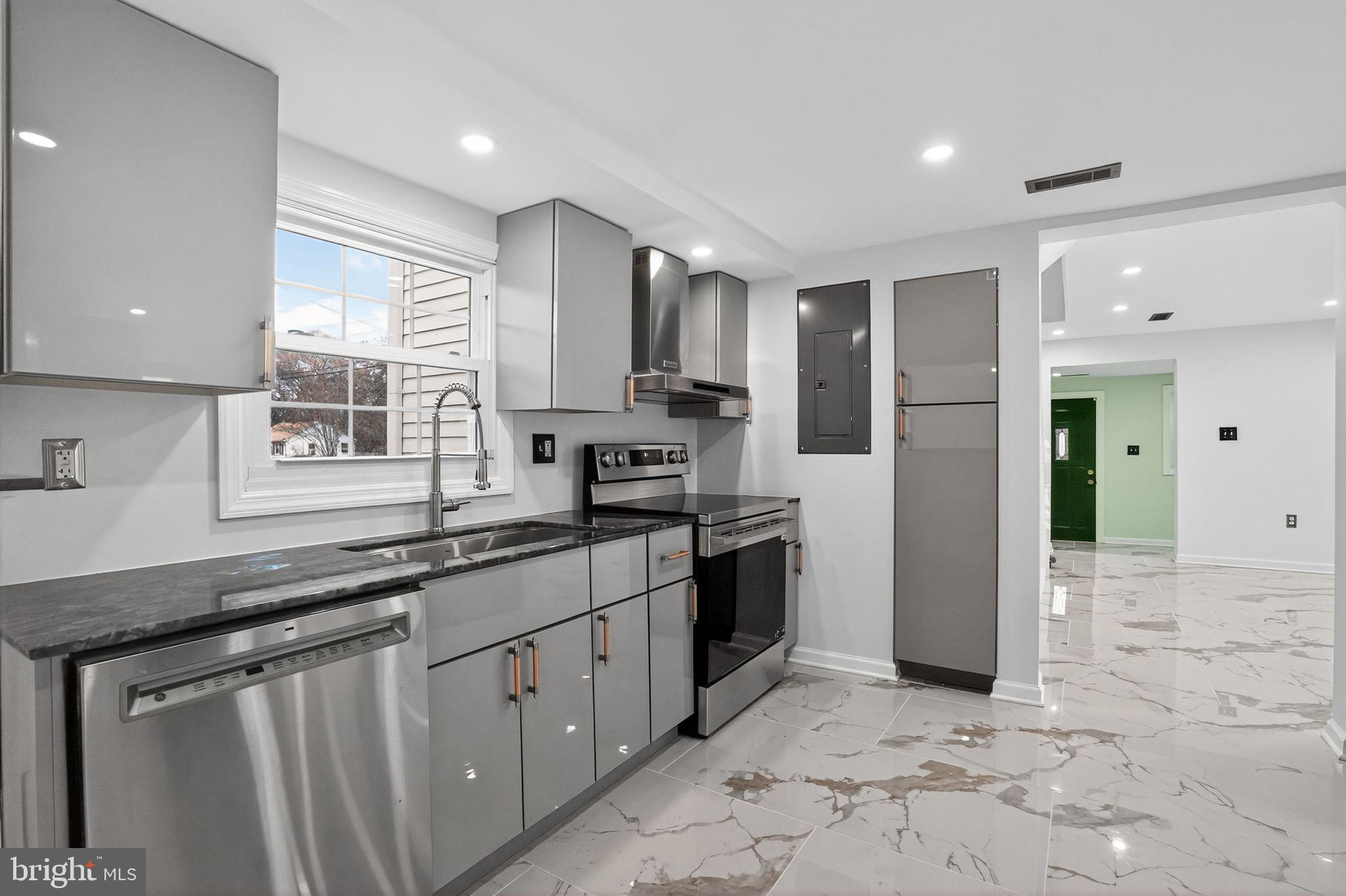 Real estate listing preview #10