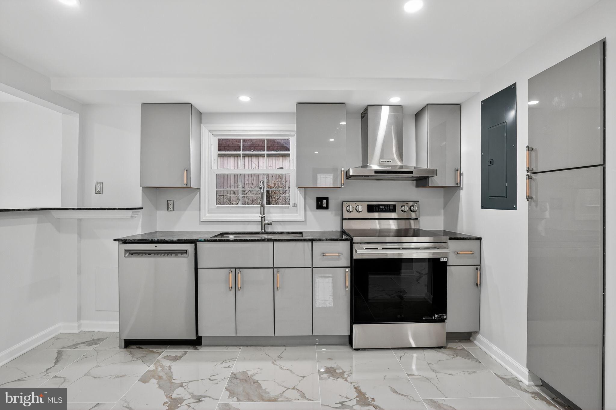 Real estate listing preview #8