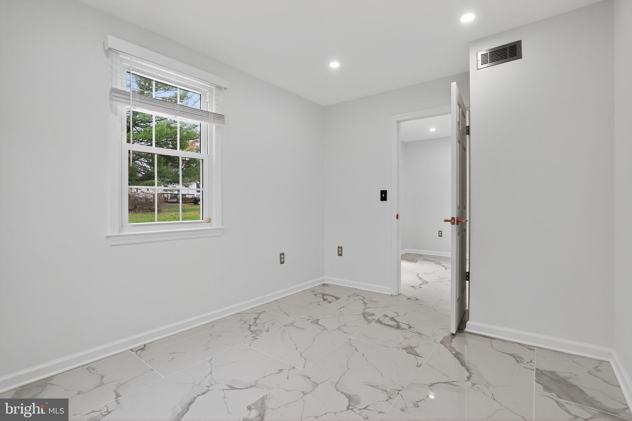 Real estate listing preview #16