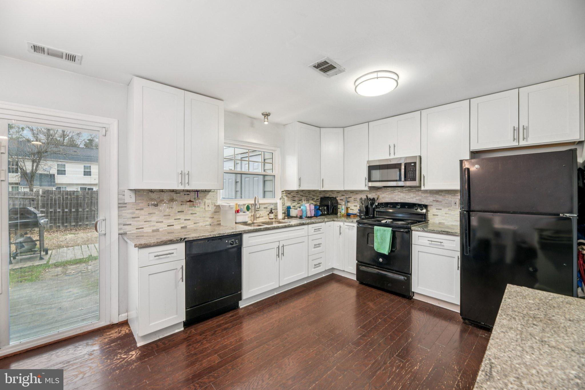 Real estate listing preview #11