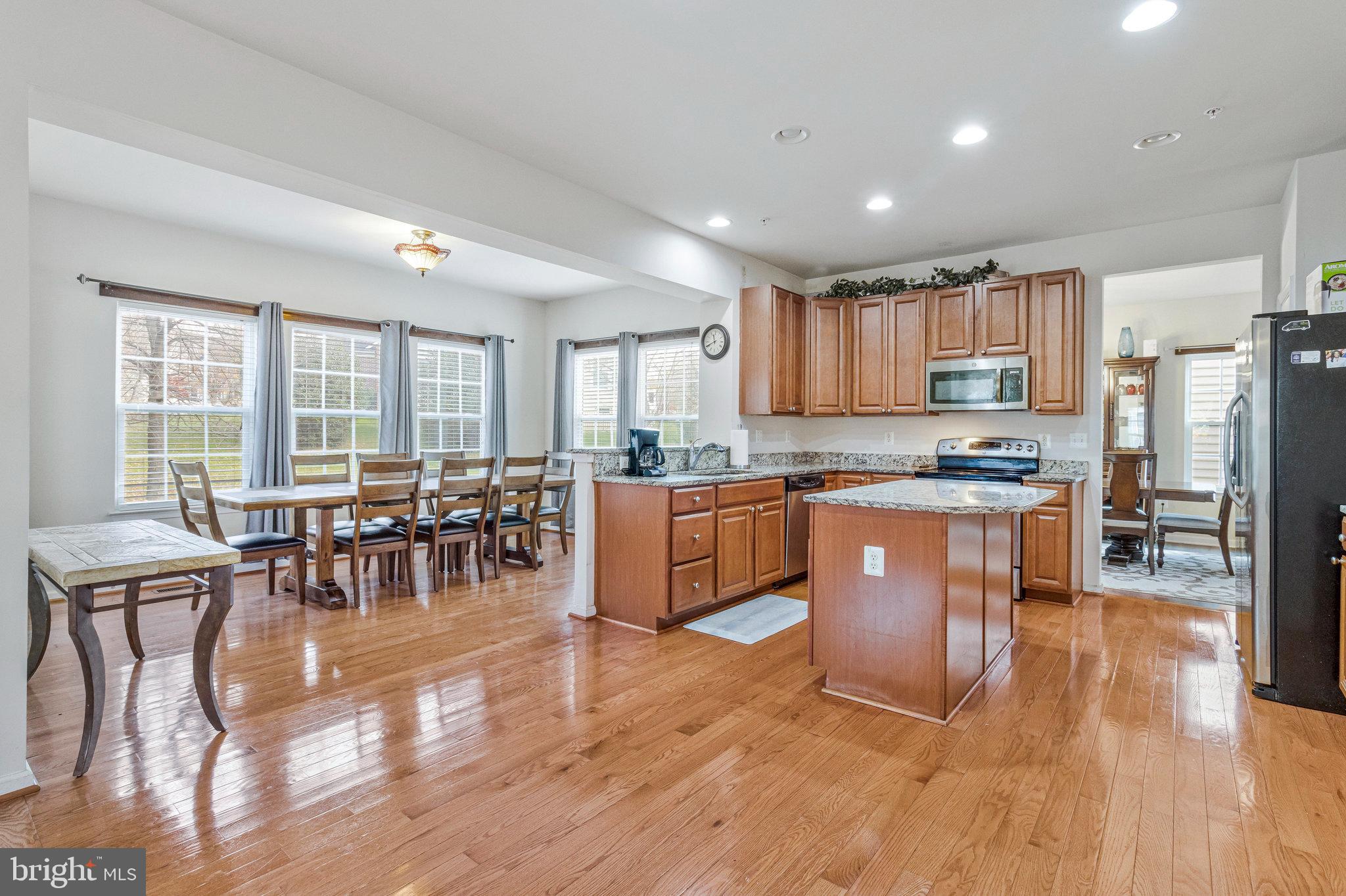 Real estate listing preview #8