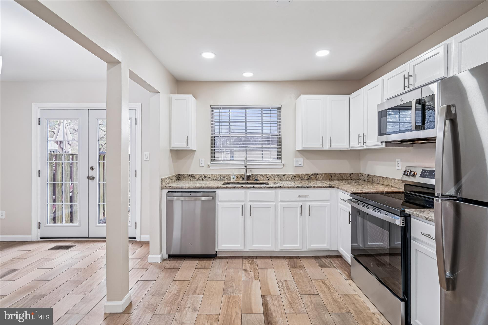 Real estate listing preview #12