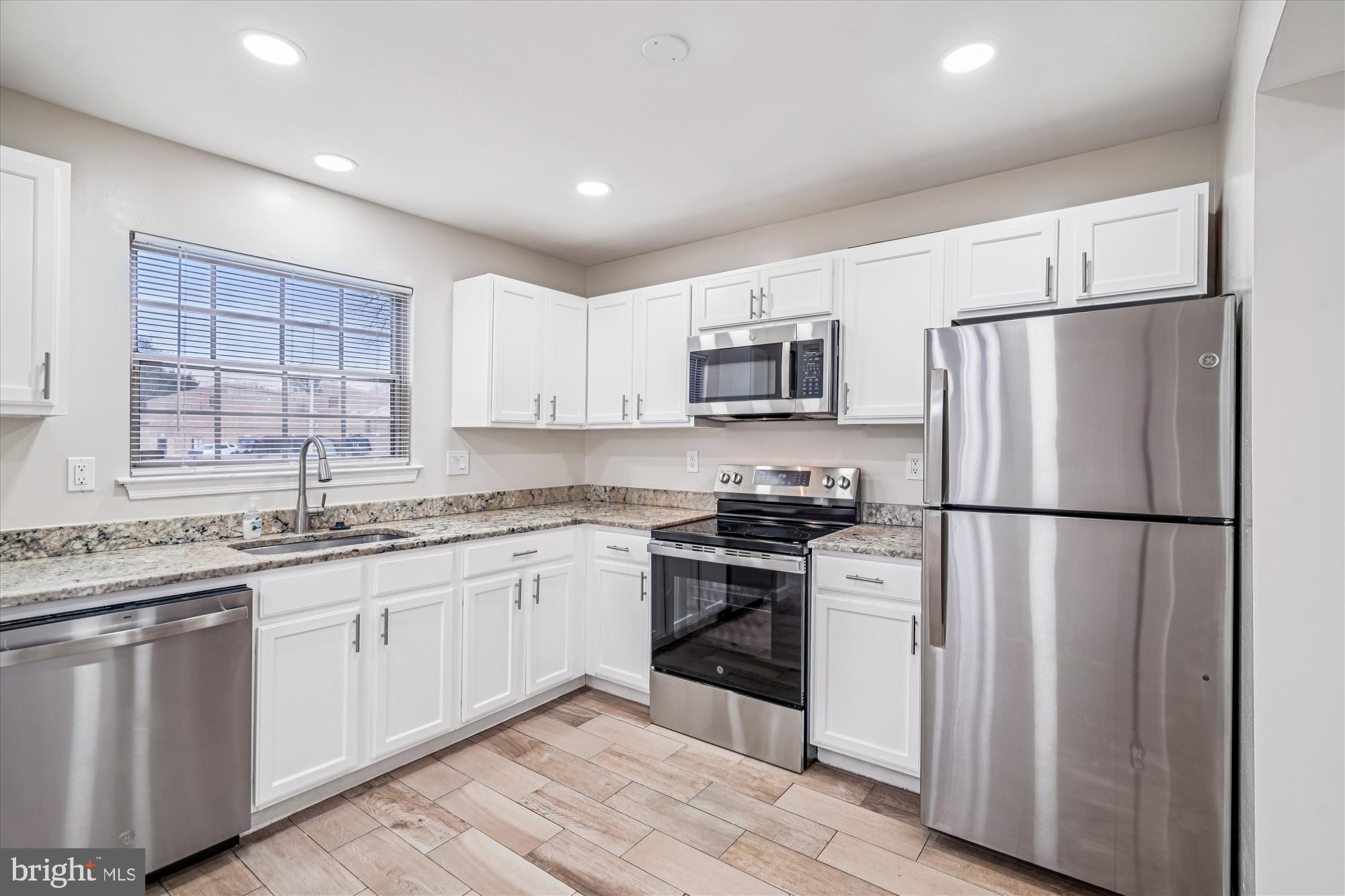 Real estate listing preview #11