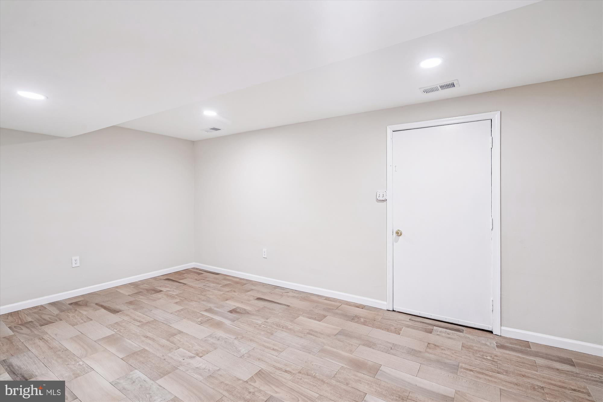 Real estate listing preview #24